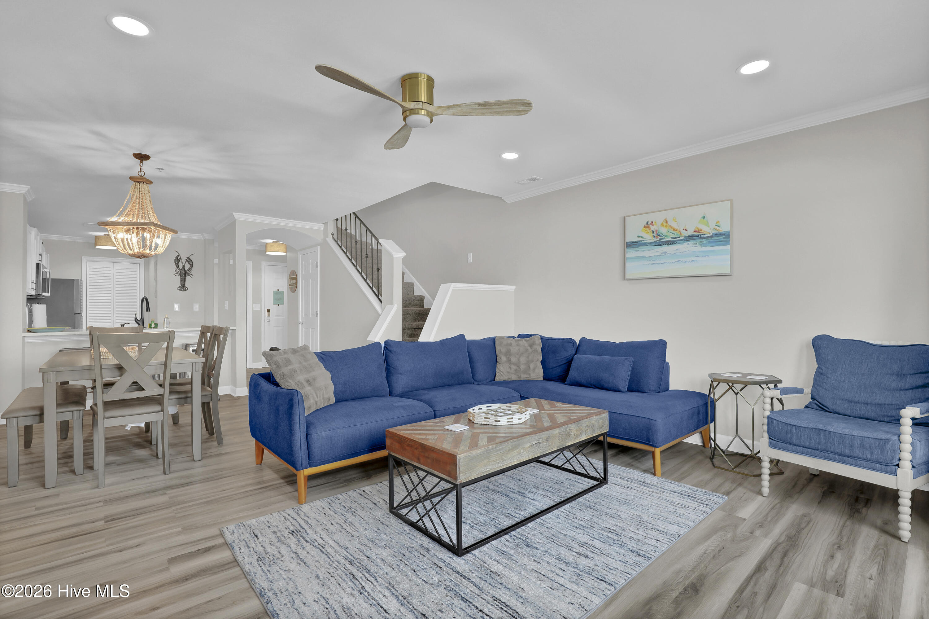 100568144 | Photo 12