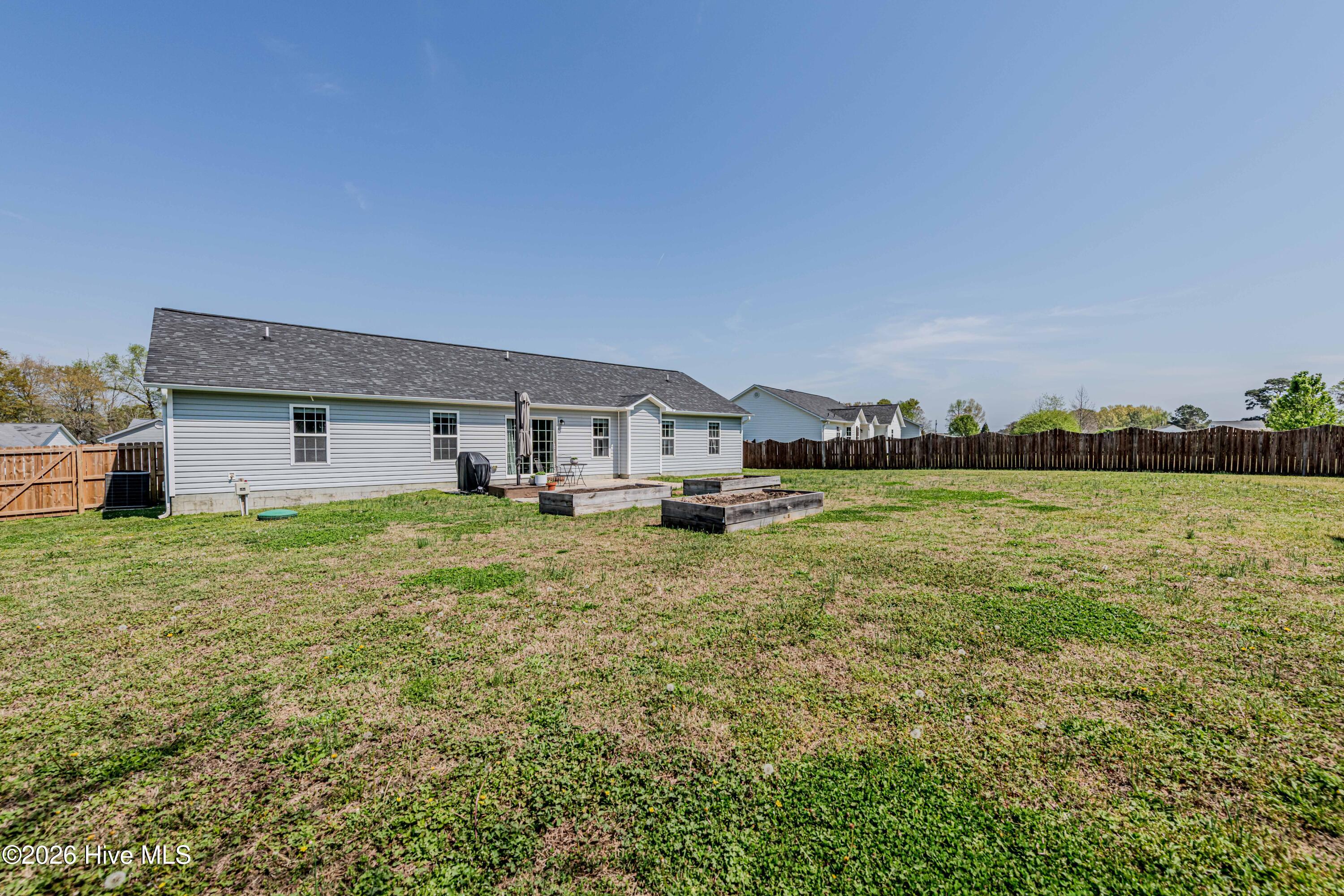 100565701 | Photo 50