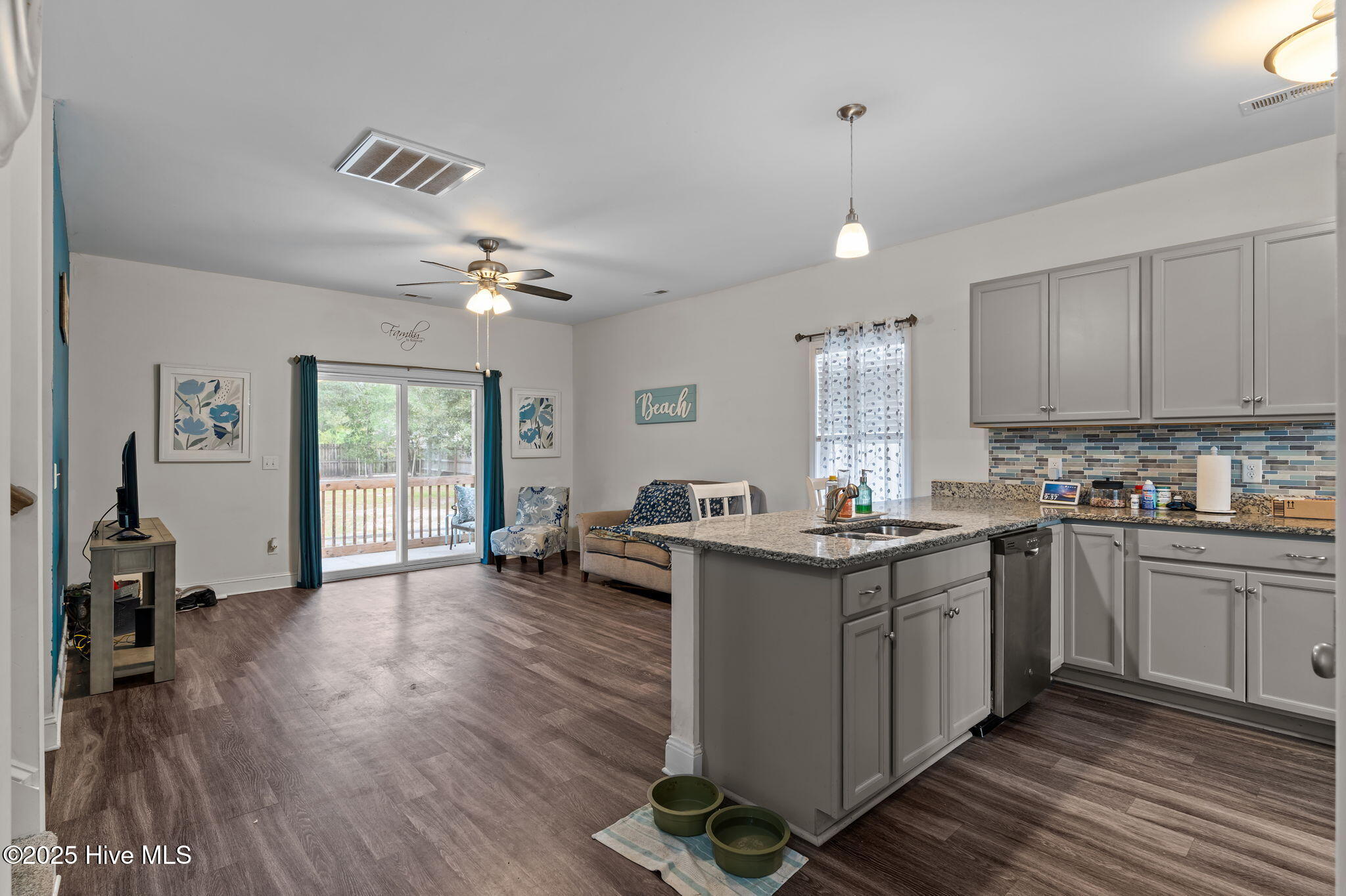 100537079 | Photo 19