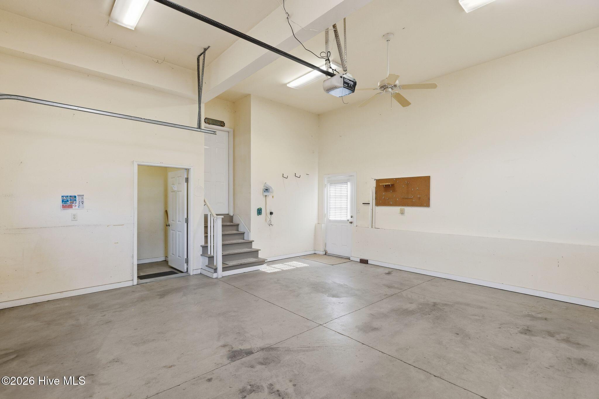 100565083 | Photo 61