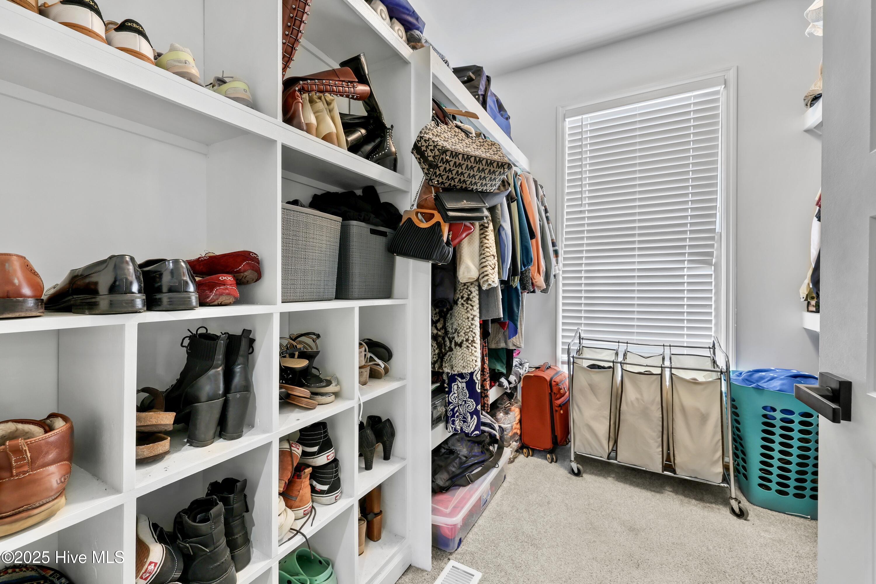 100494735 | Photo 25