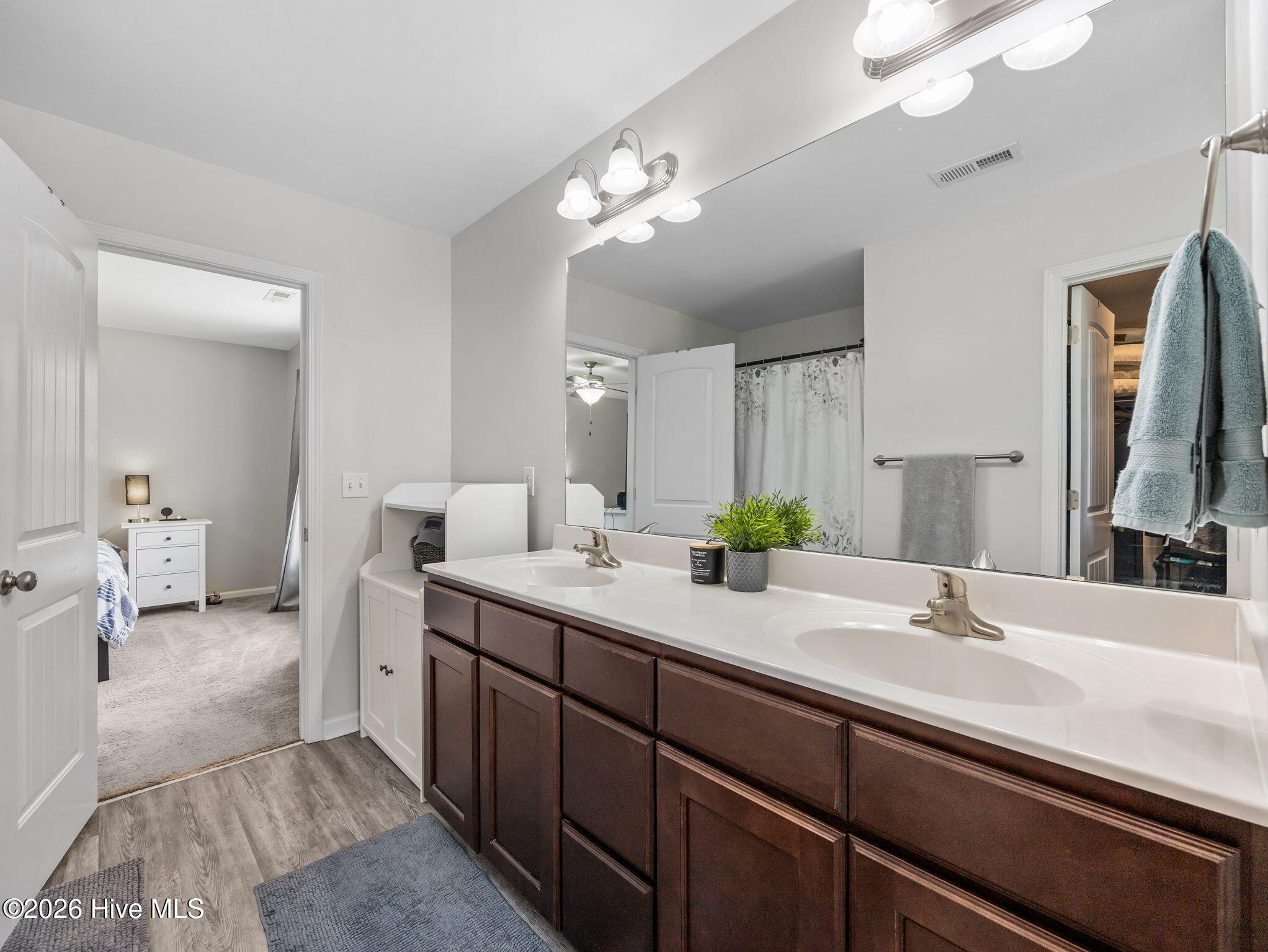 100564221 | Photo 26