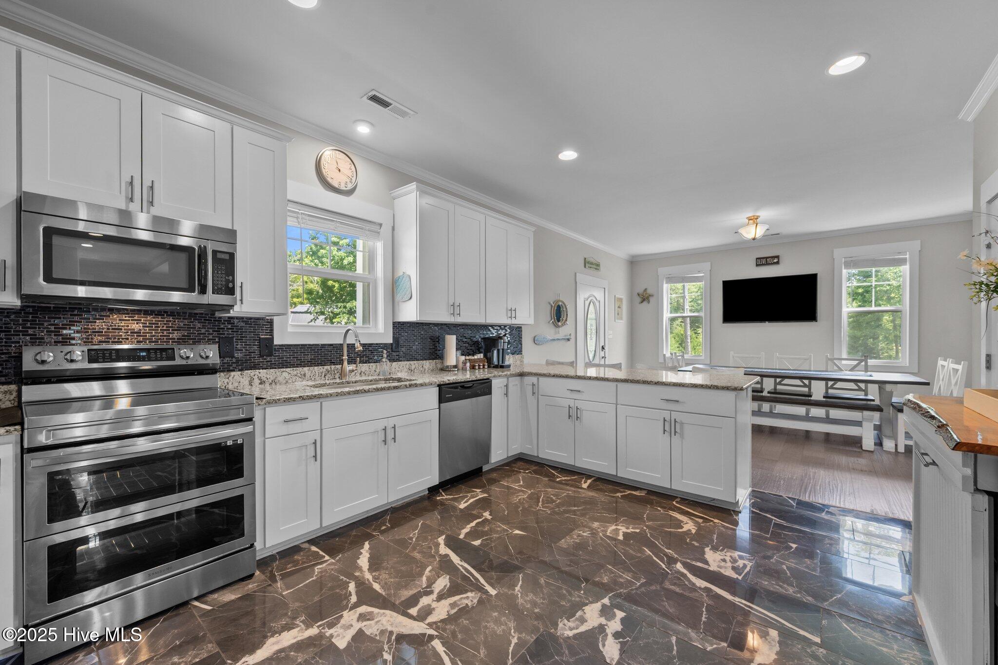 100517734 | Photo 13