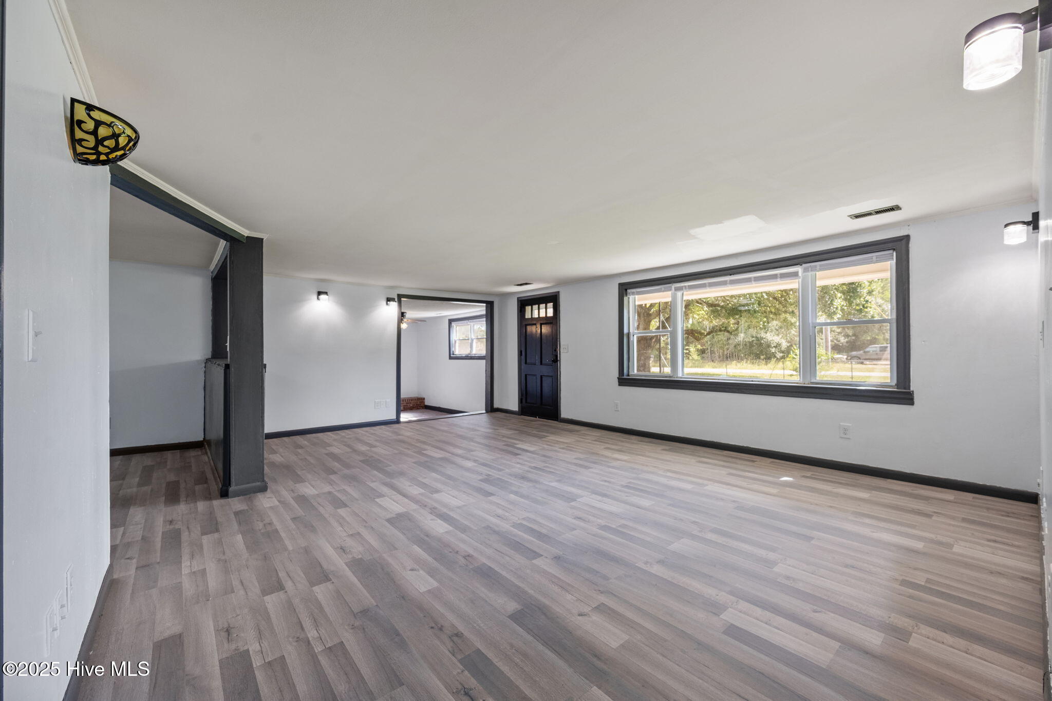 100534081 | Photo 11