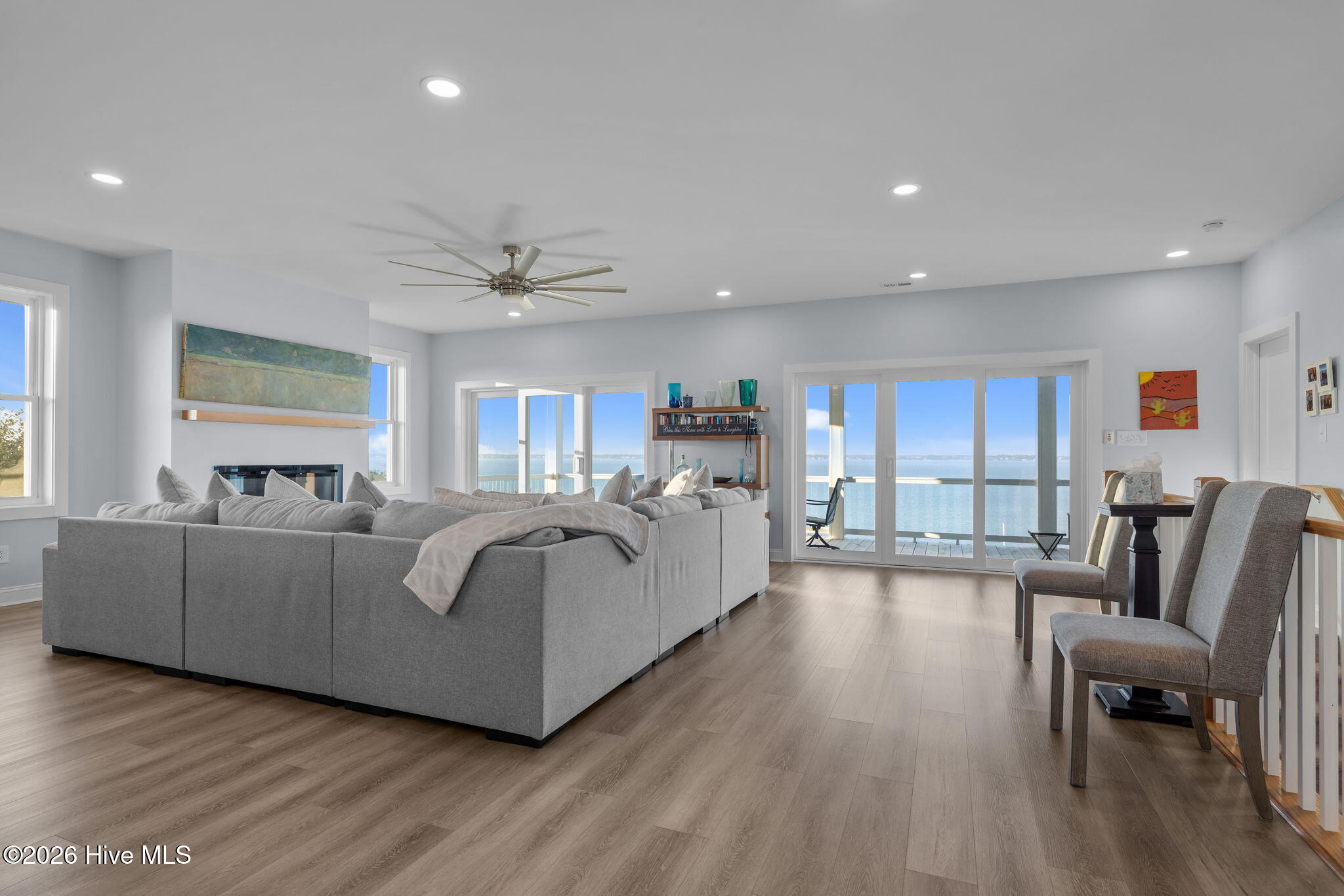 100551365 | Photo 41