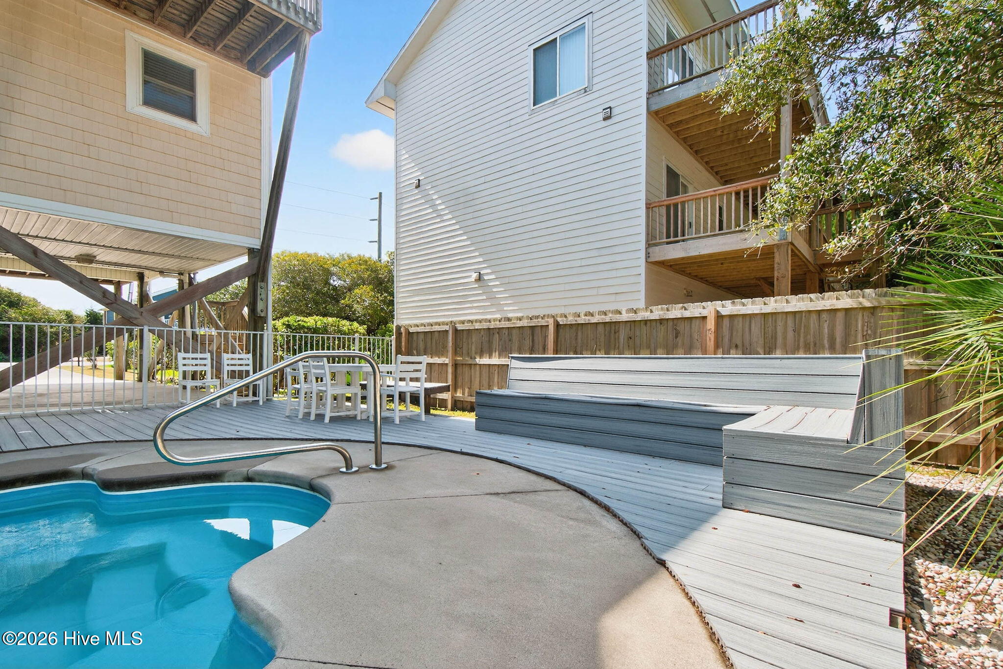 100564791 | Photo 27