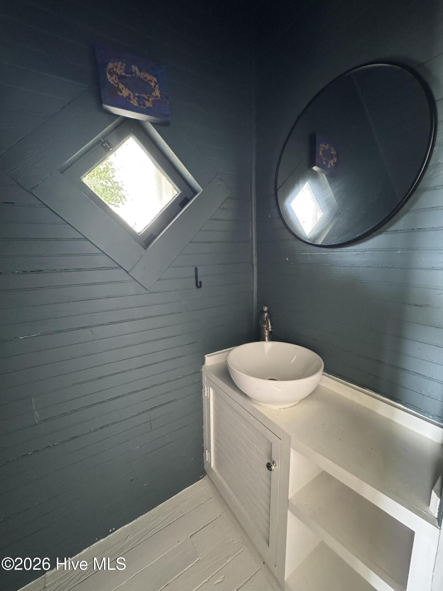 100564454 | Photo 25