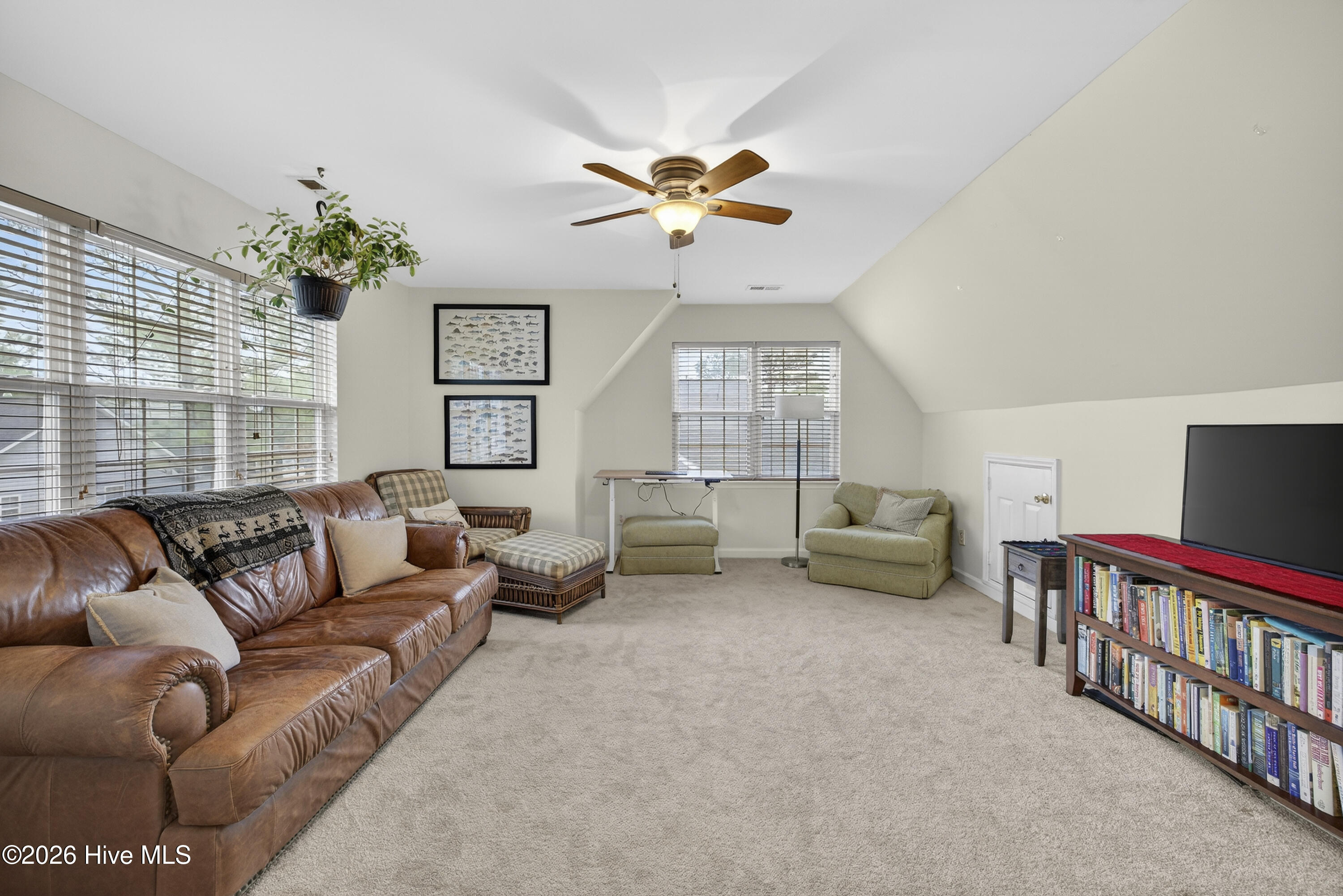 100558180 | Photo 31