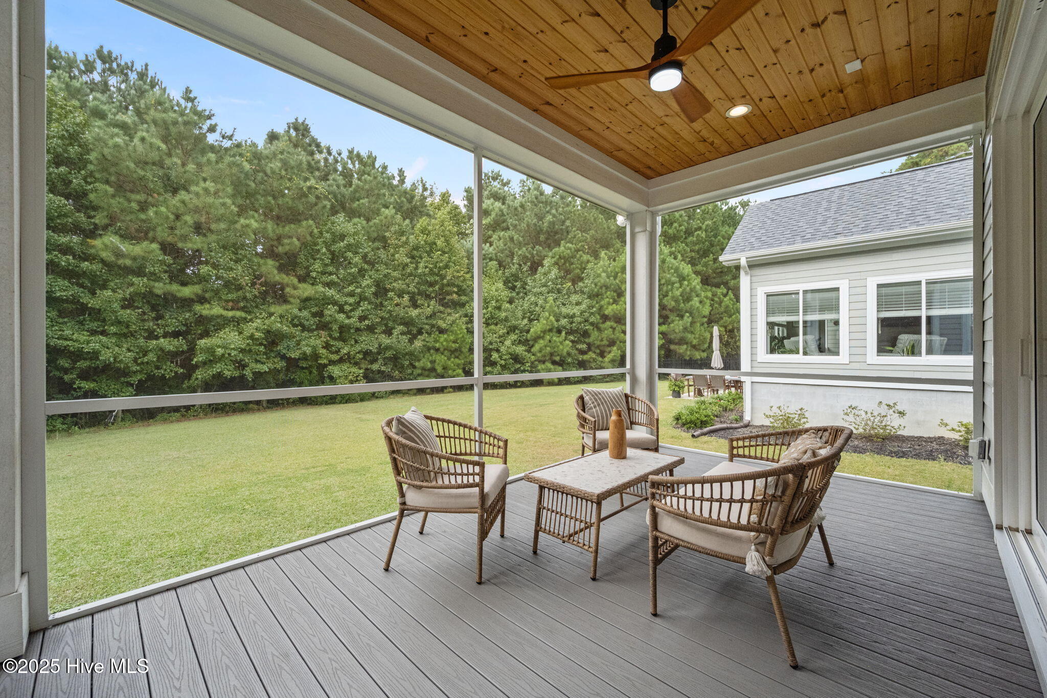 100535671 | Photo 36