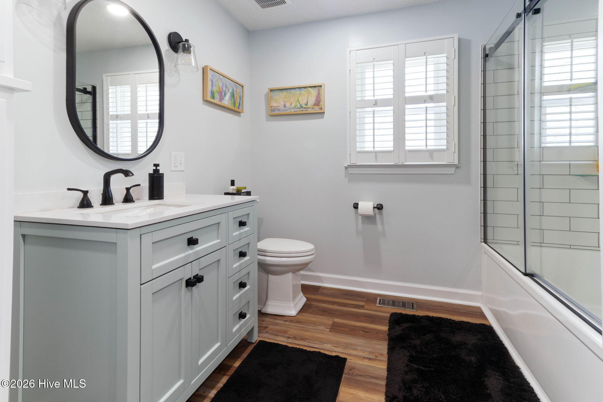 100556969 | Photo 23