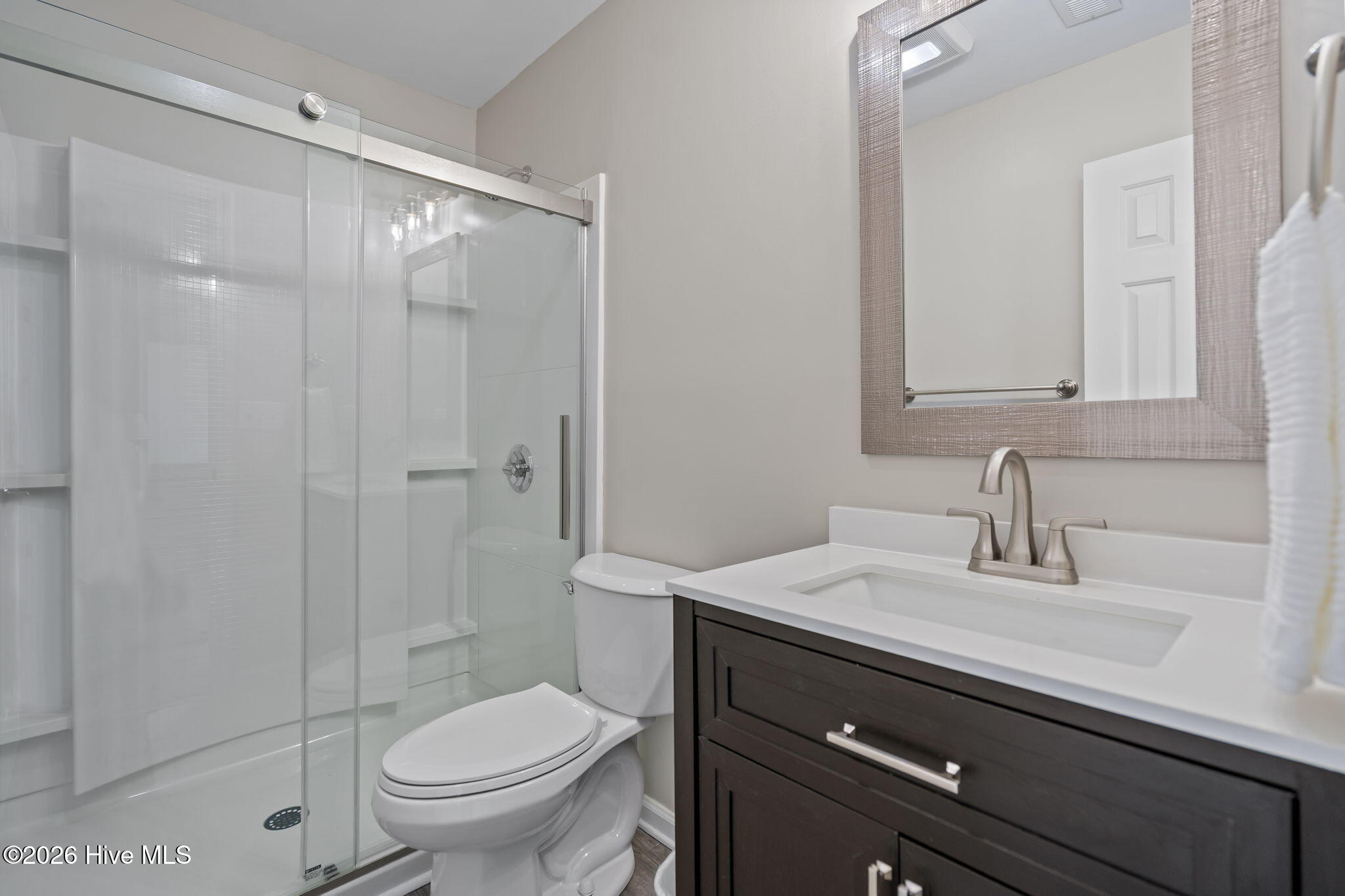 100562748 | Photo 23