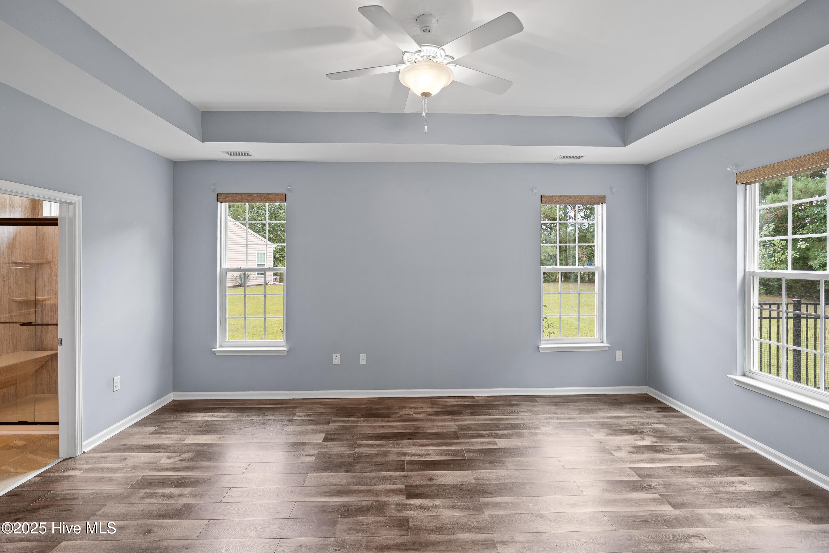 100533720 | Photo 24