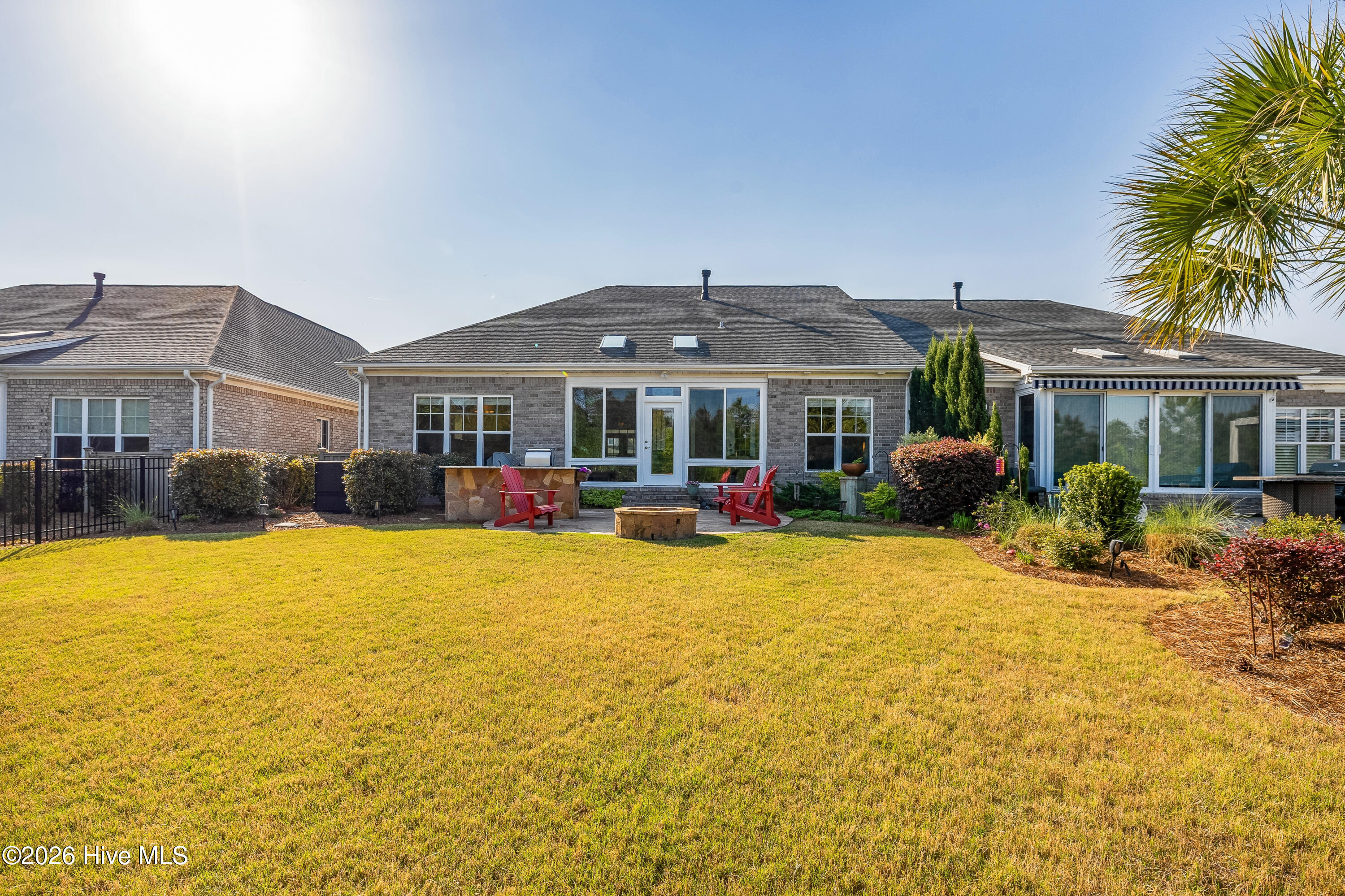 100570456 | Photo 53