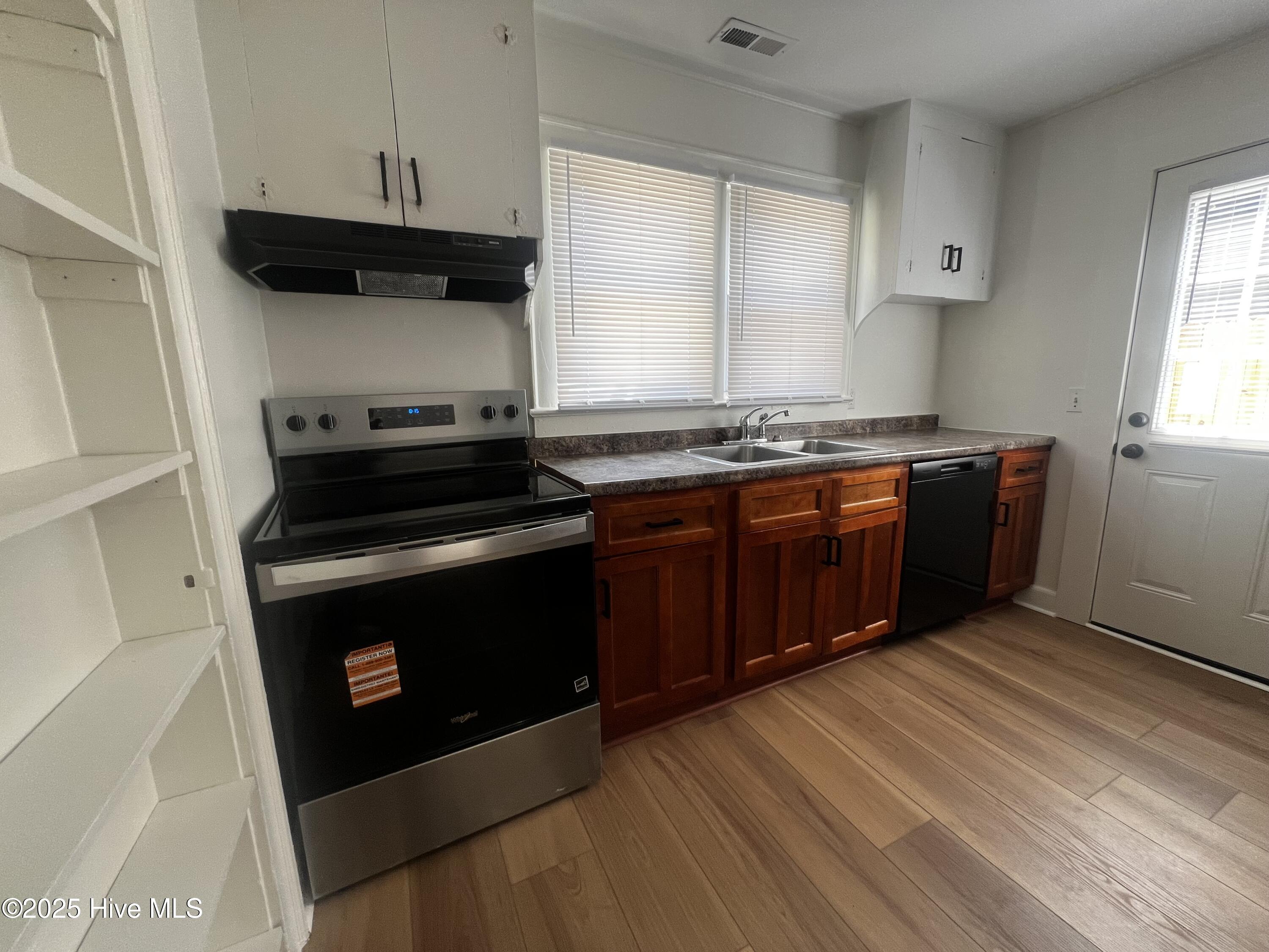 100552846 | Photo 11