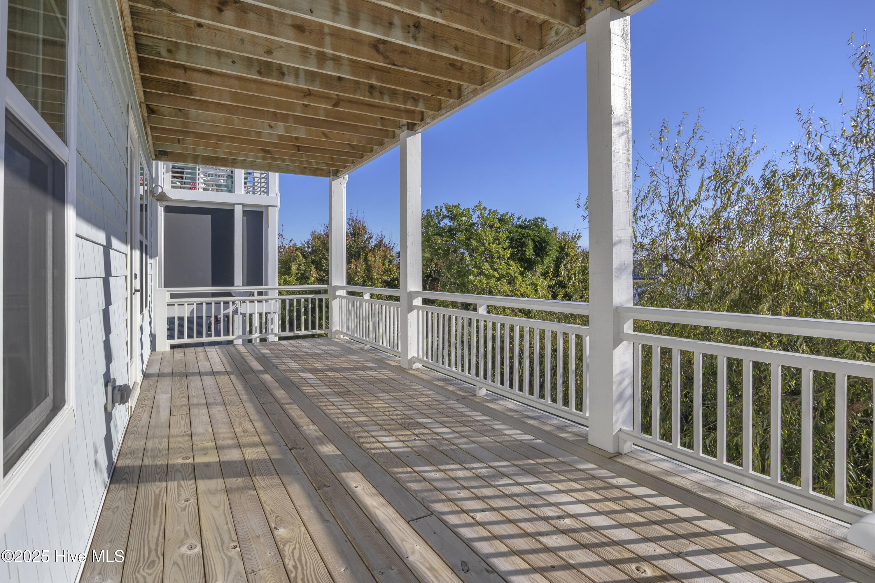 100540464 | Photo 61