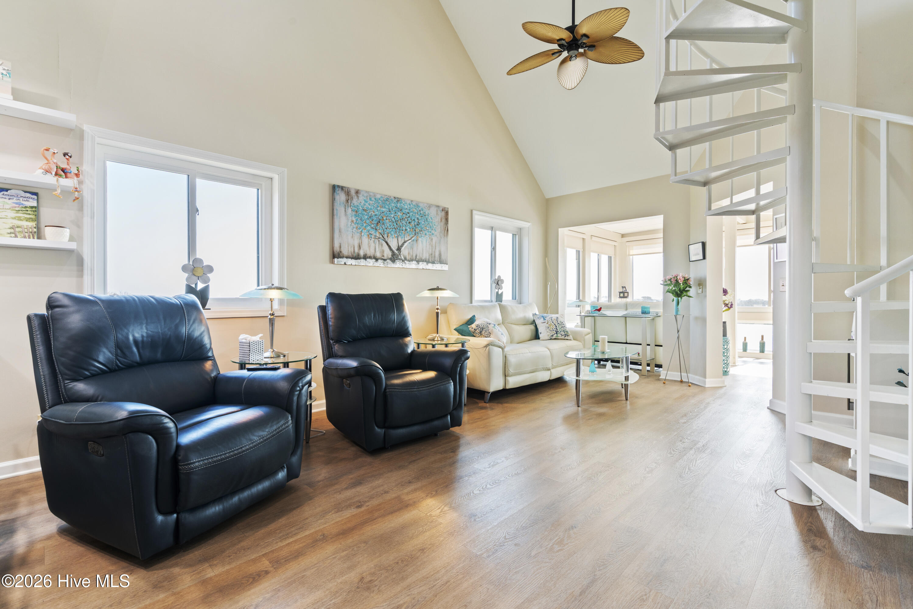 100554820 | Photo 19