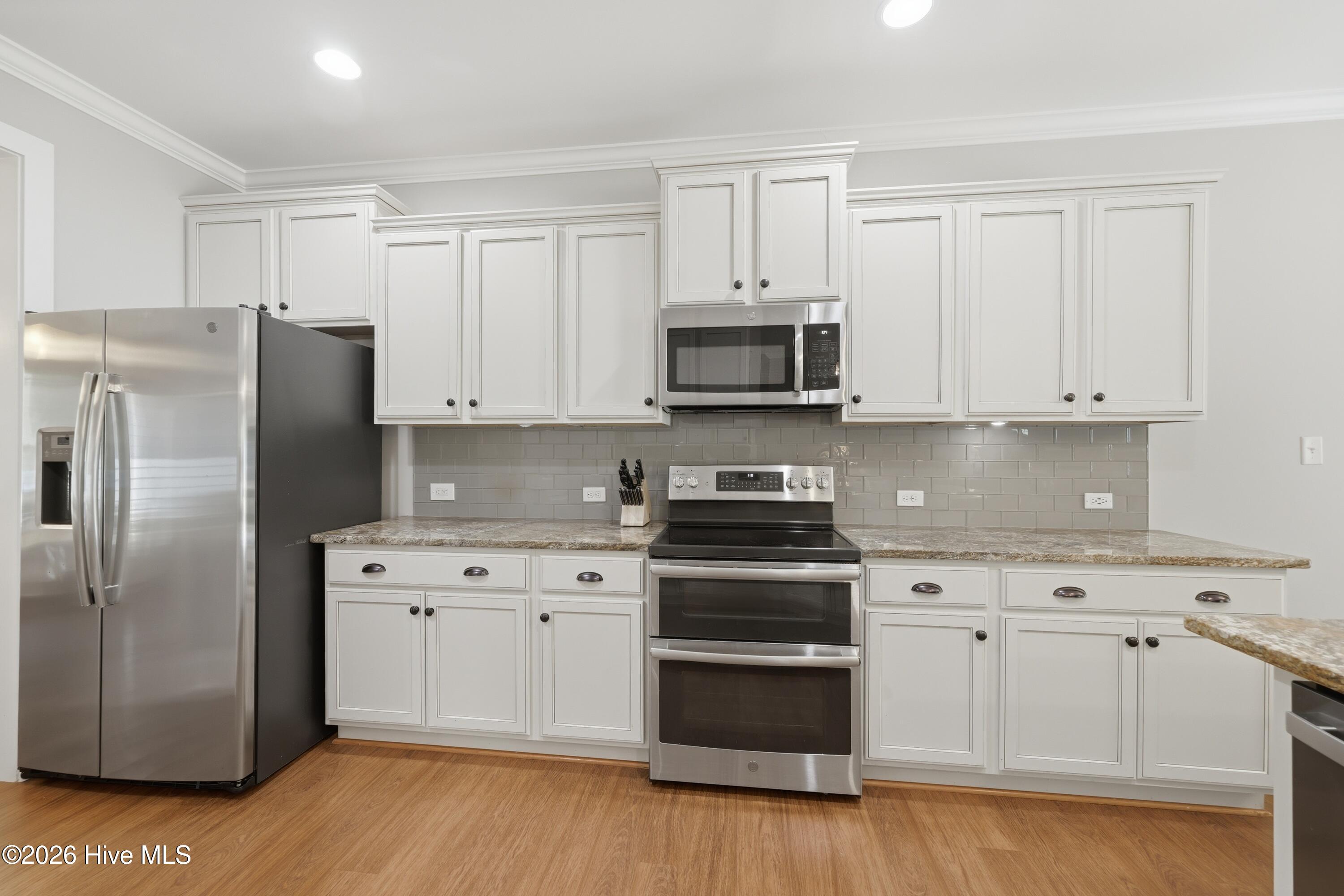 100569472 | Photo 22