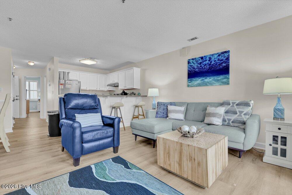 100569395 | Photo 11