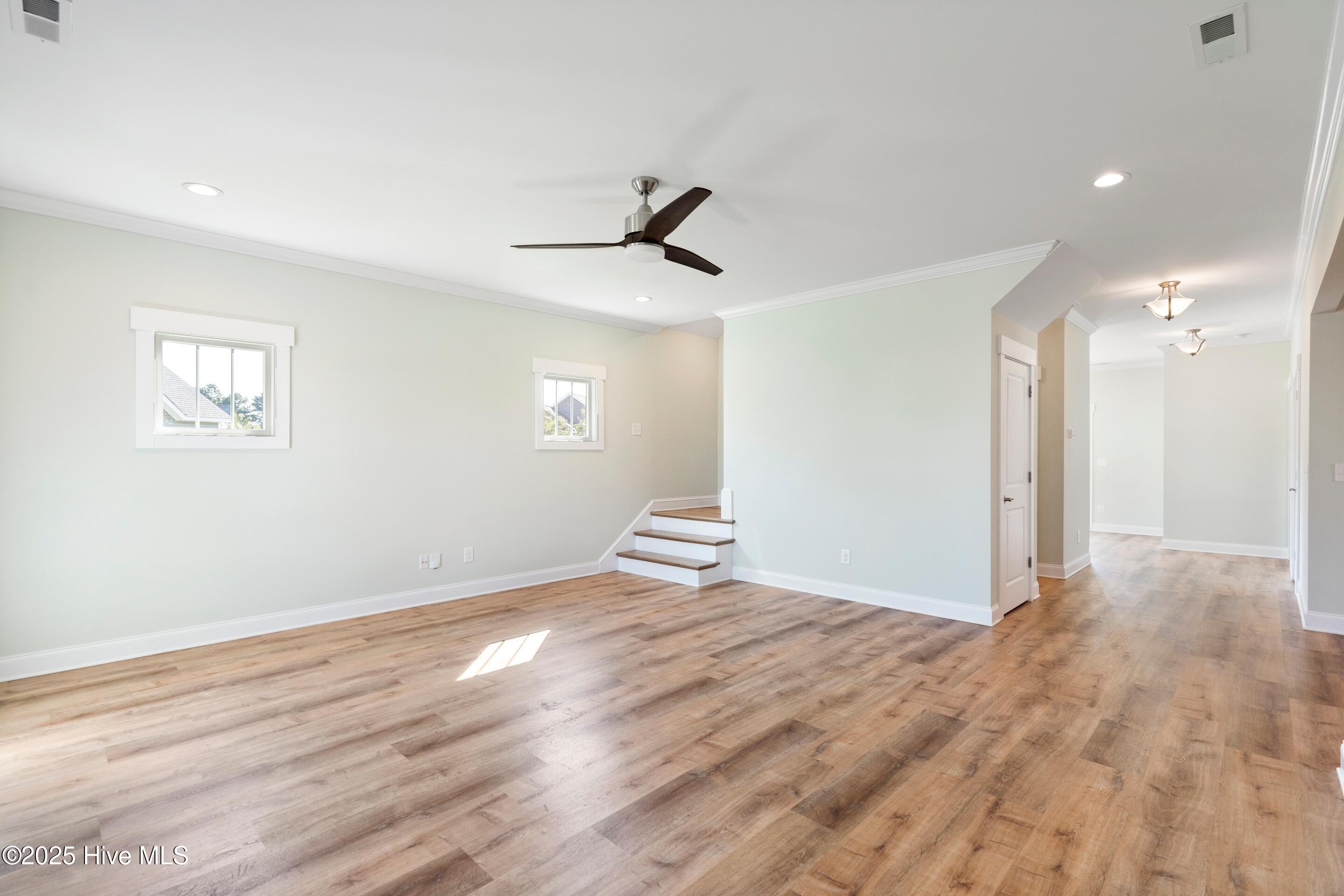 100527219 | Photo 12