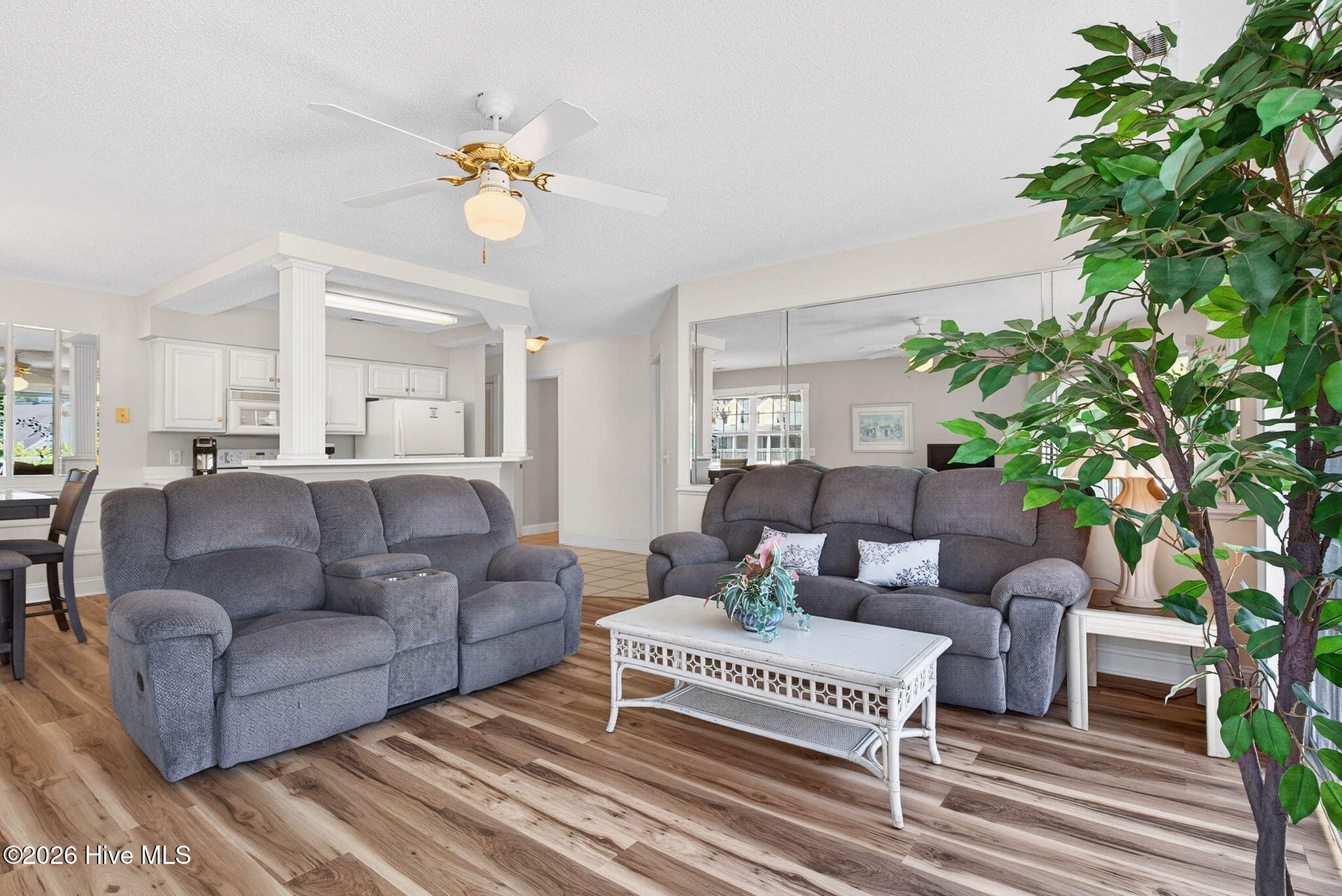 100561901 | Photo 15