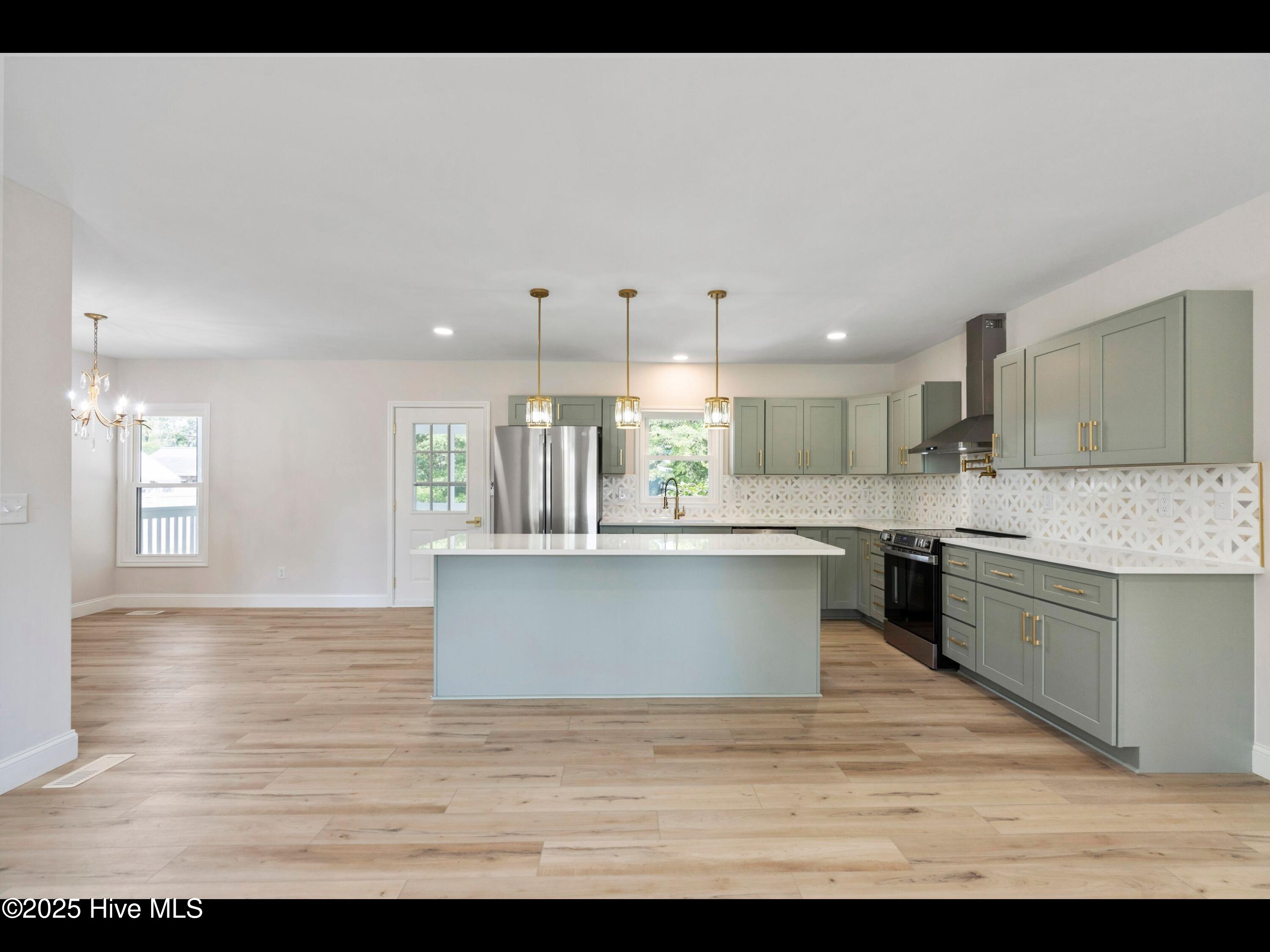 109 Inlet Court, Hampstead, NC 28443 – photo 8: mls-DSC09149