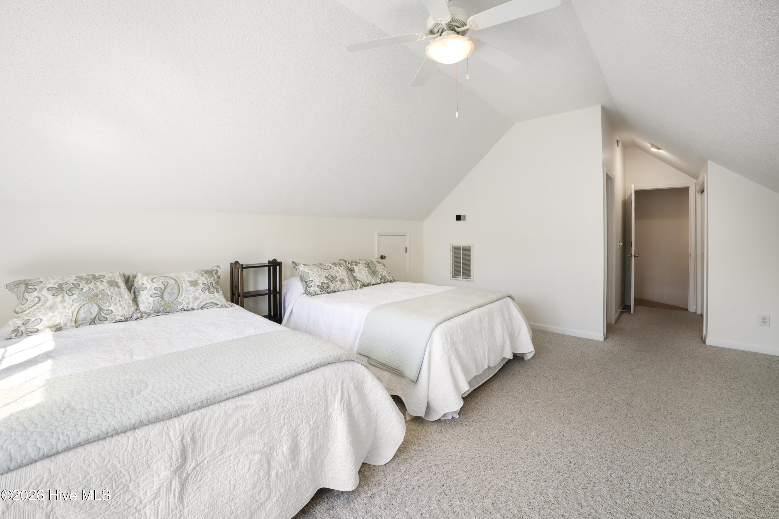 100567457 | Photo 20