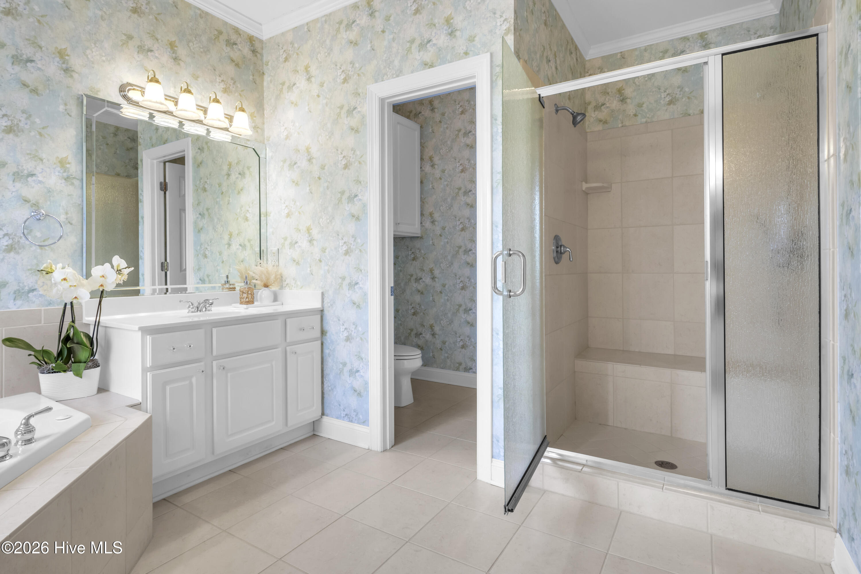 100549882 | Photo 23