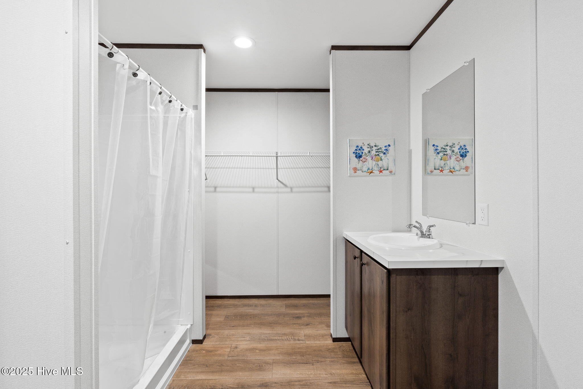 100526745 | Photo 13