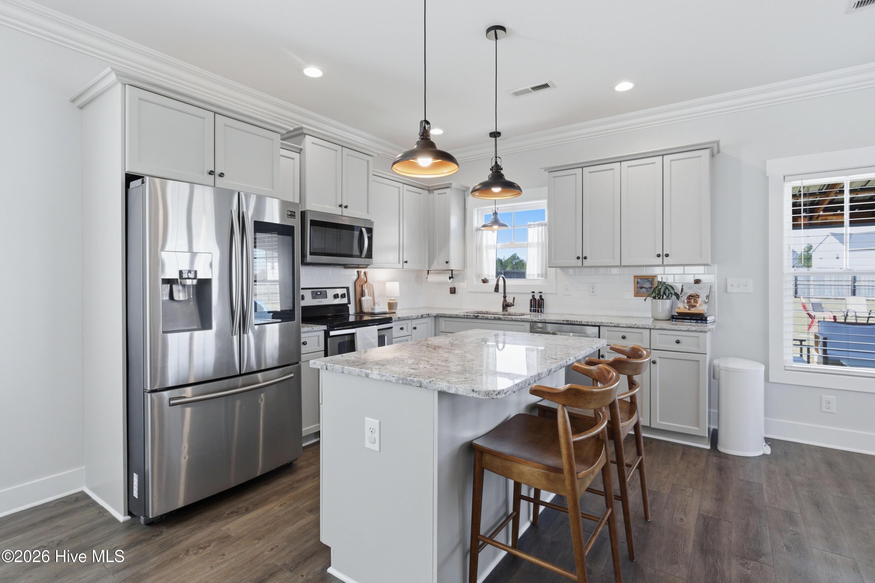 100562643 | Photo 15