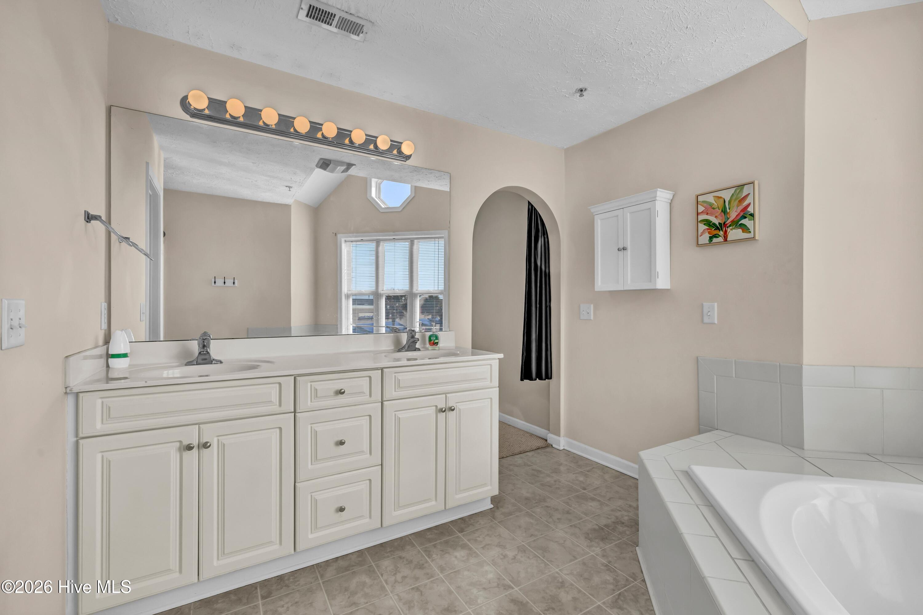 100554919 | Photo 15