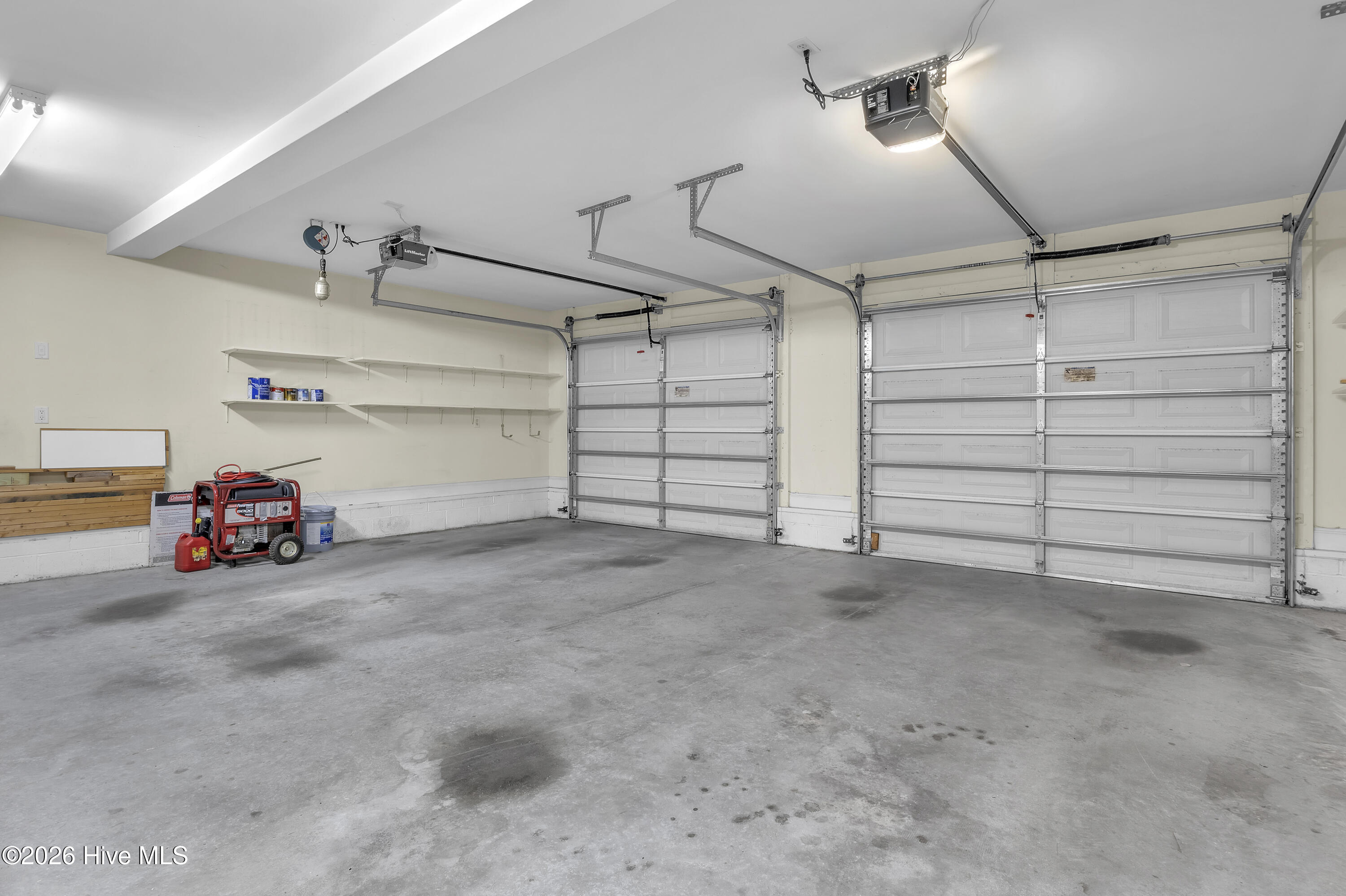 100549882 | Photo 40