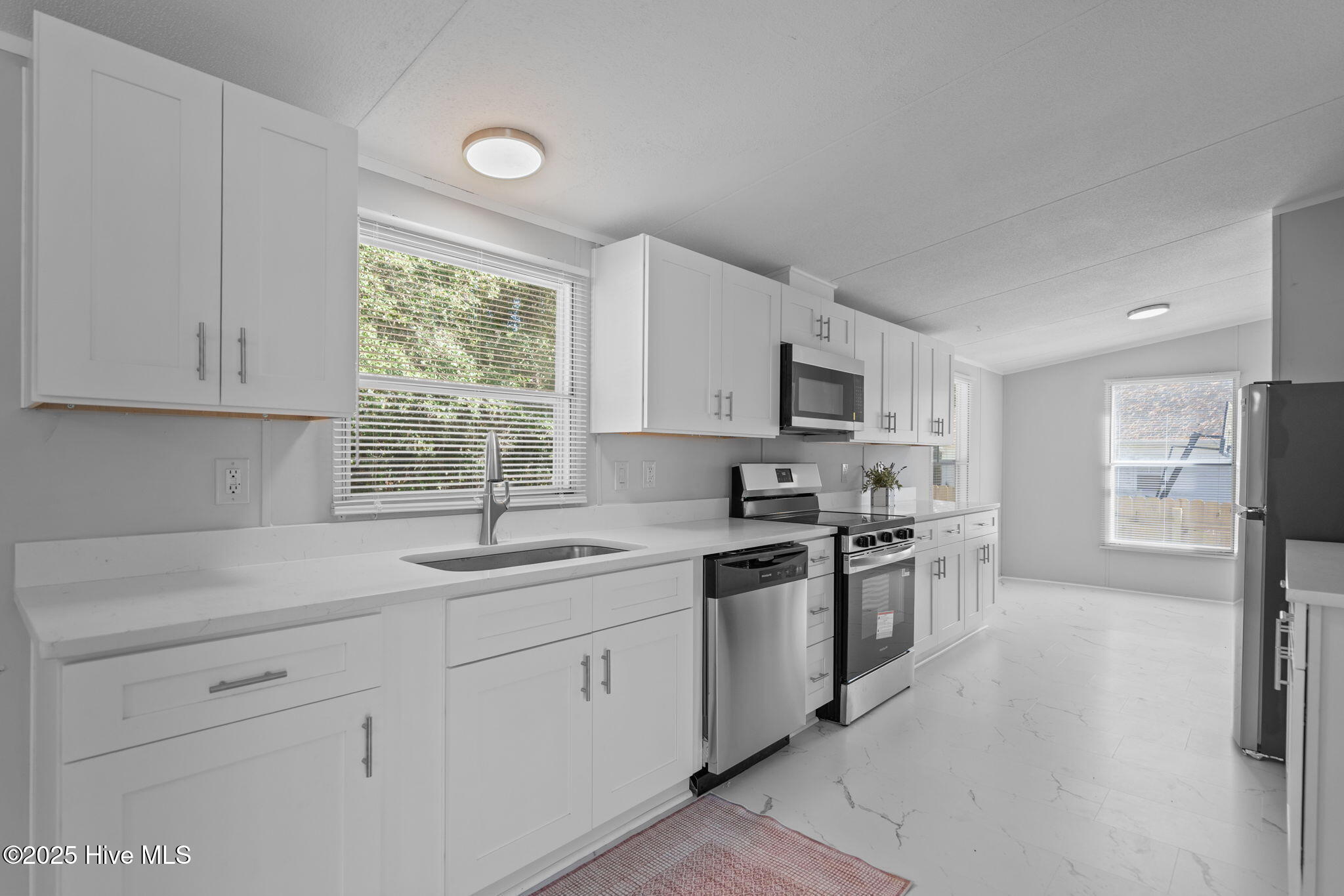 100536867 | Photo 14