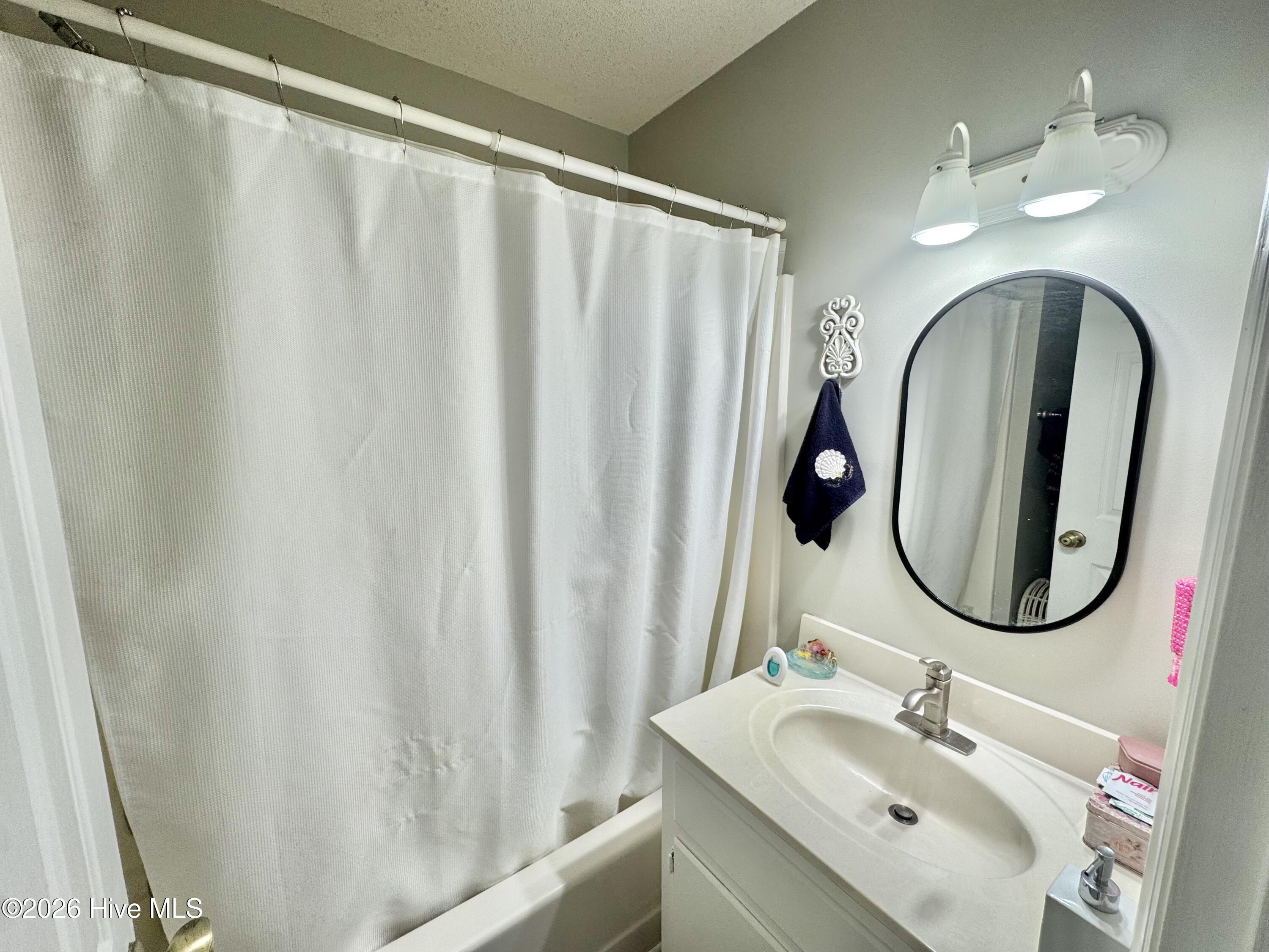 100569479 | Photo 14