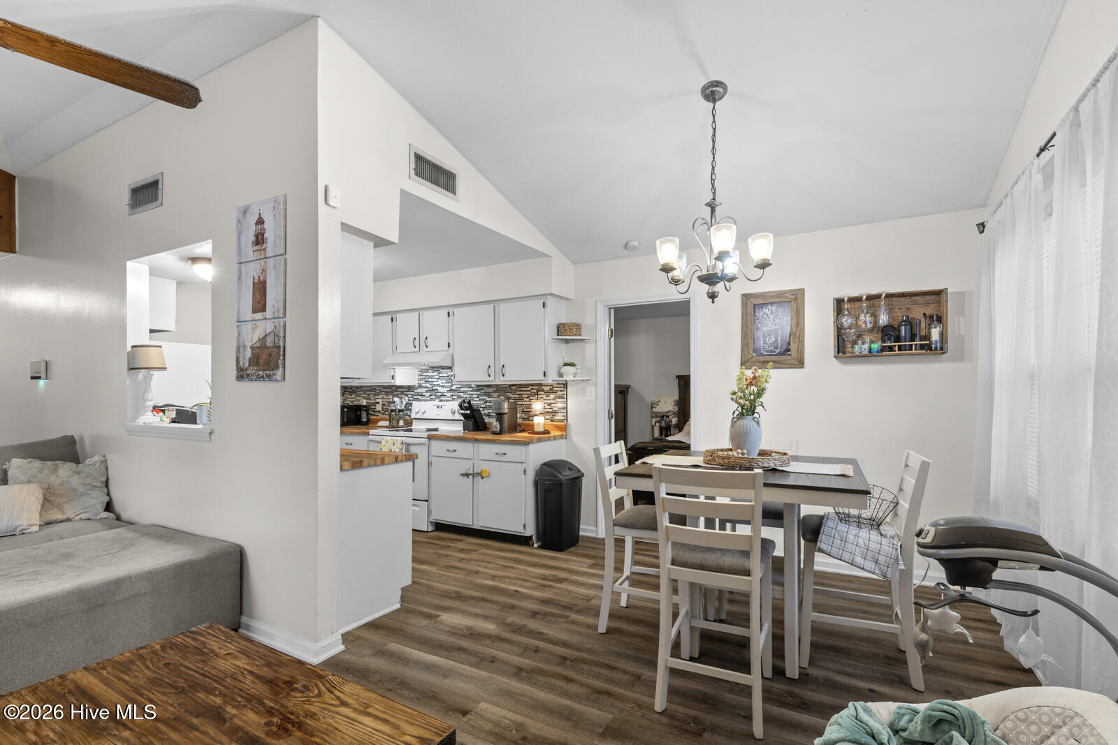 100569037 | Photo 13