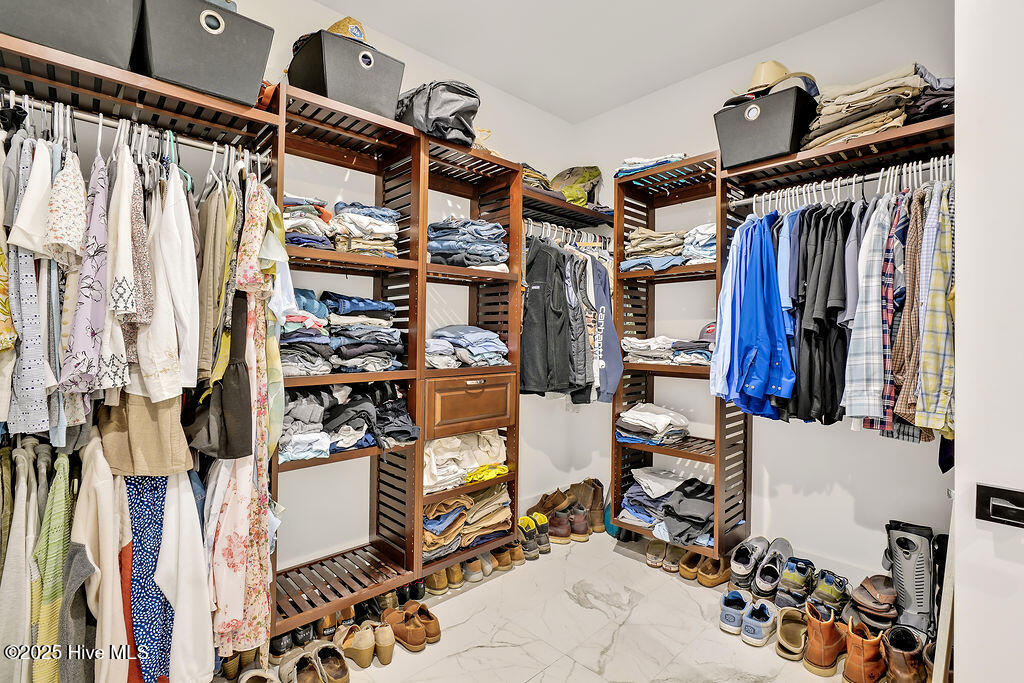 100521530 | Photo 28