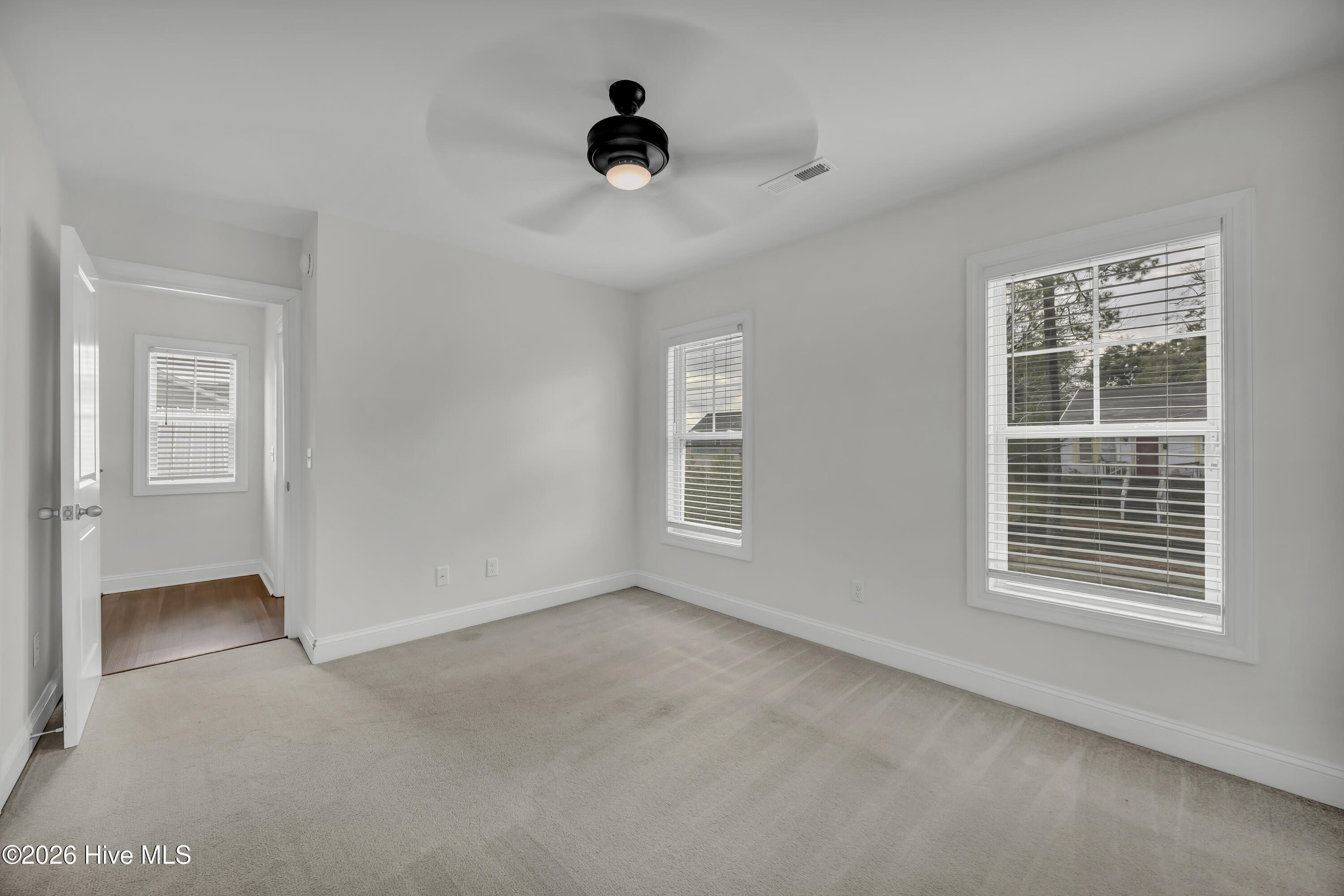 100551563 | Photo 14