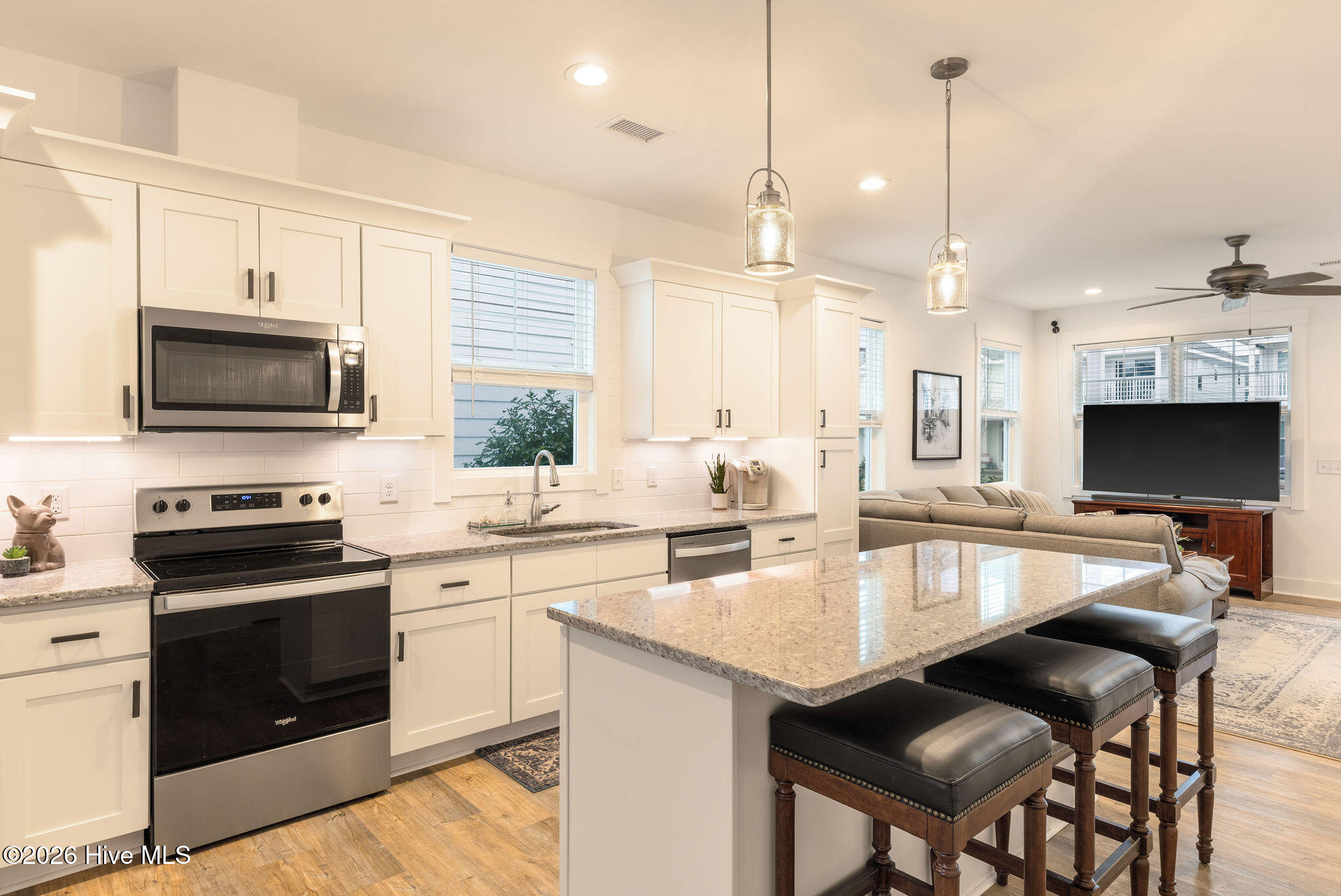 100553298 | Photo 12