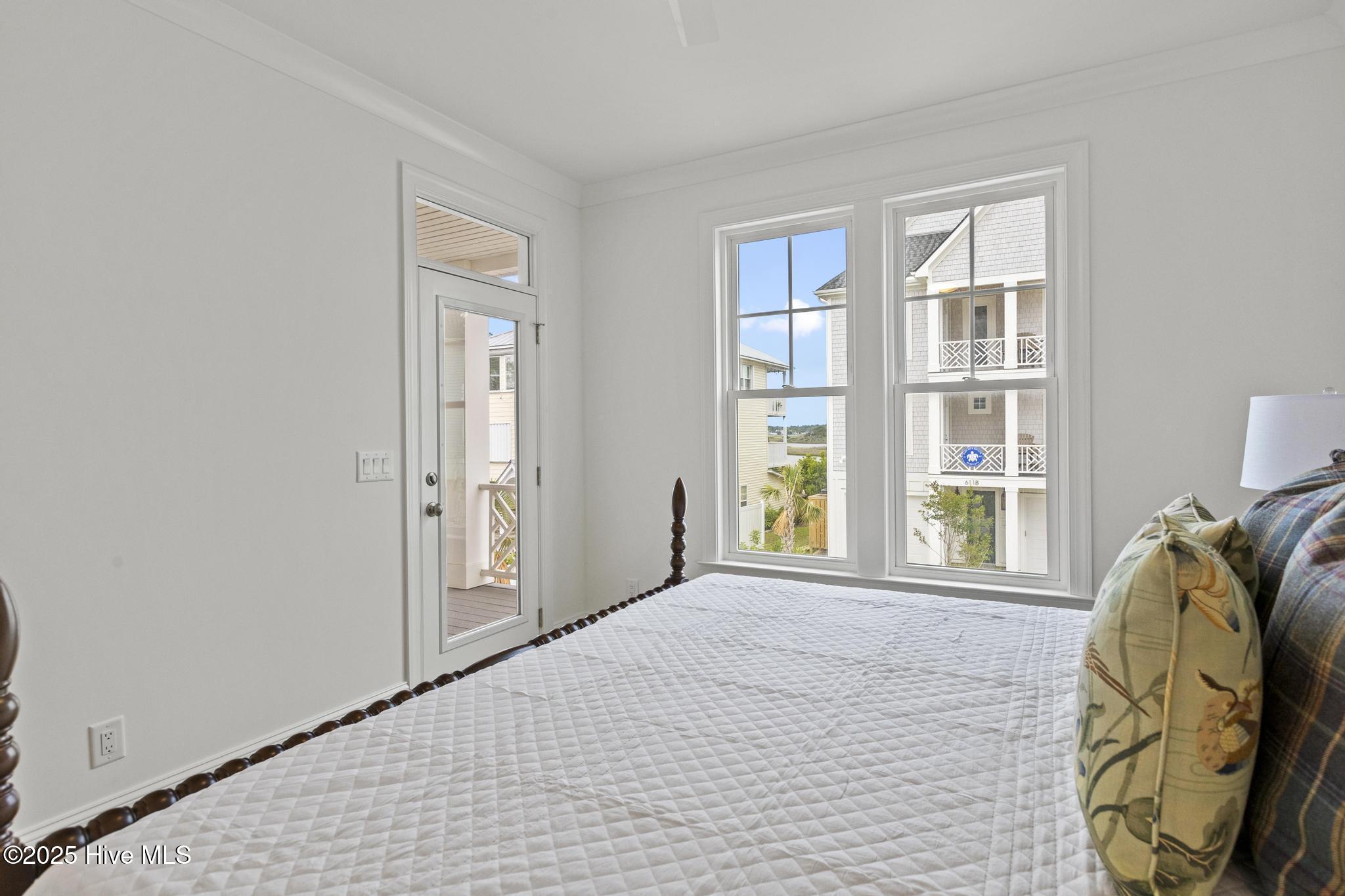 100565849 | Photo 20