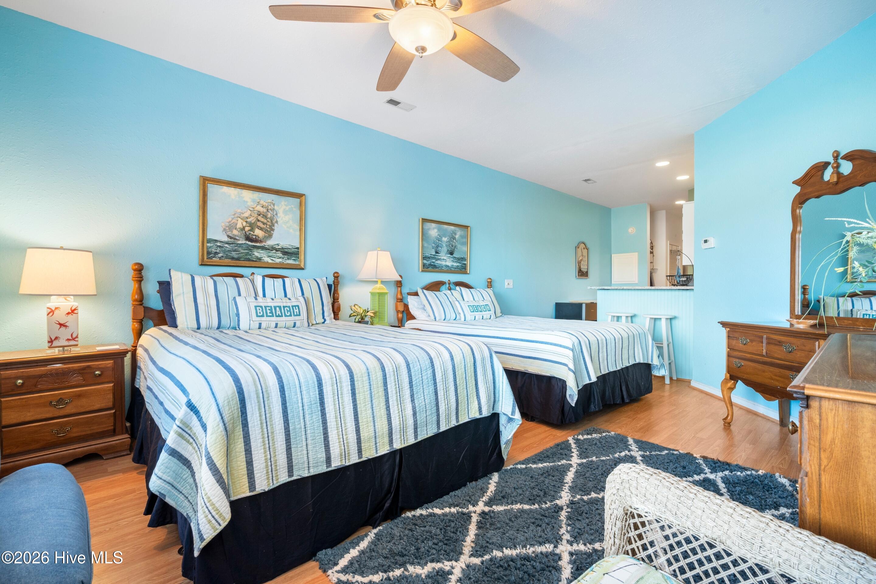 100548486 | Photo 39