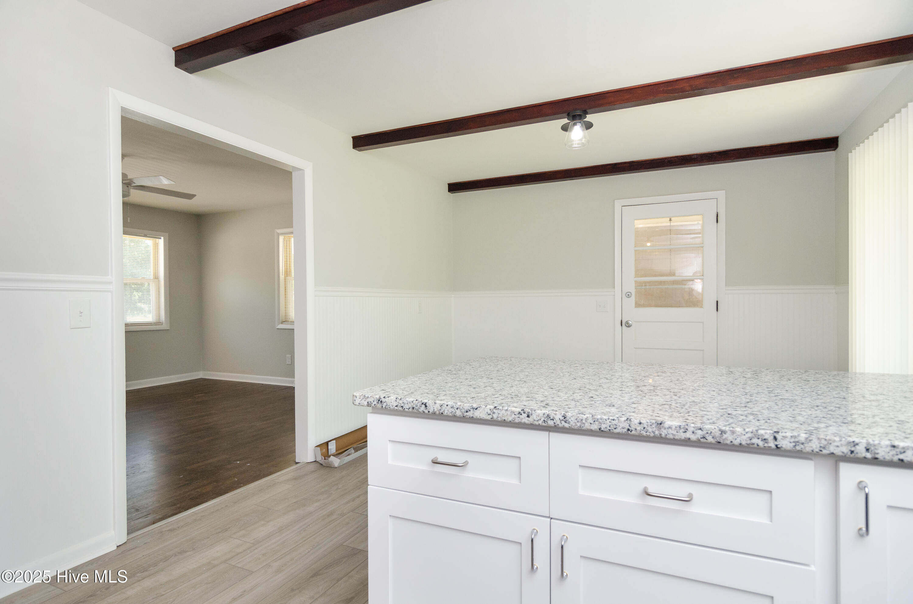 100537439 | Photo 10