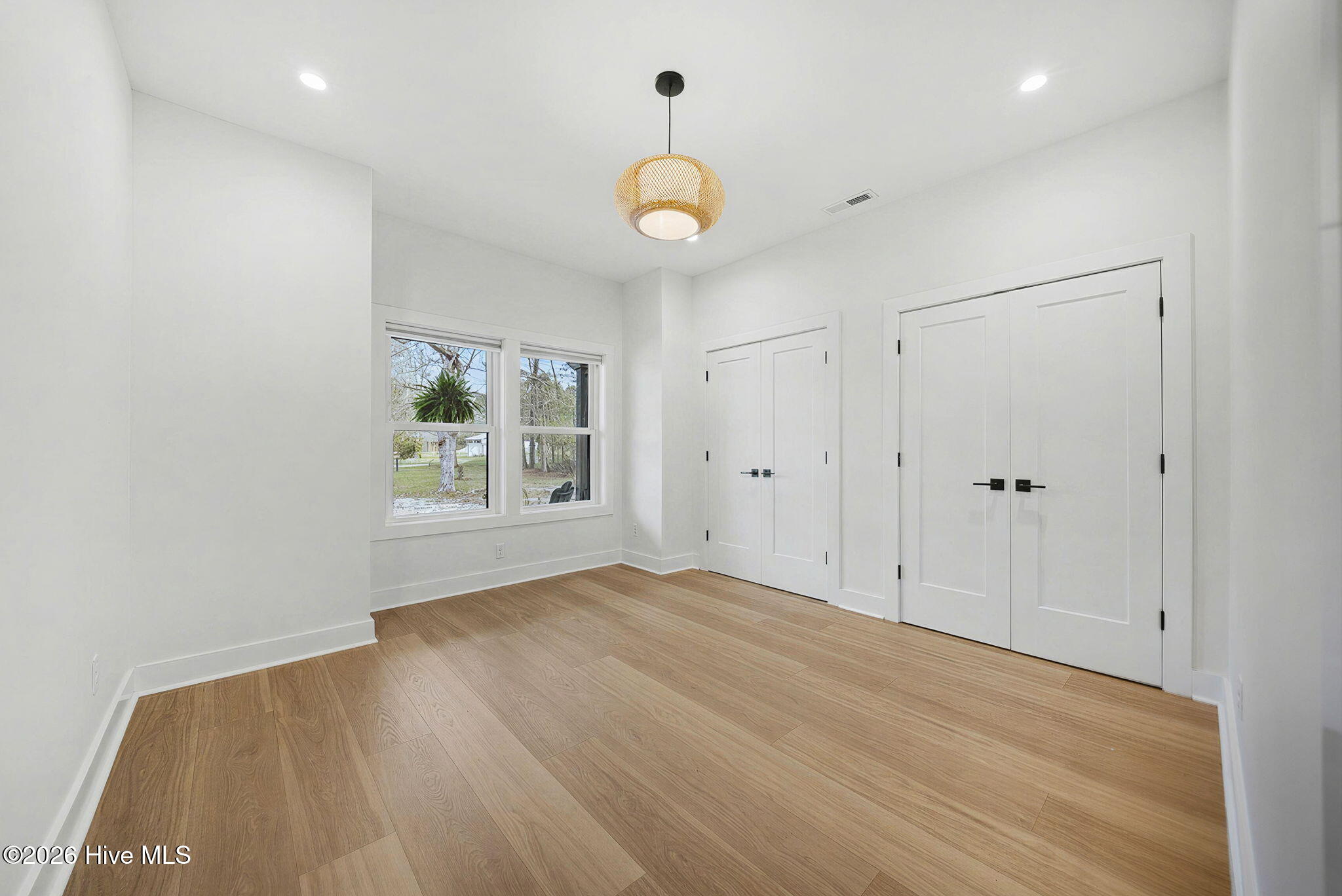 100563289 | Photo 29