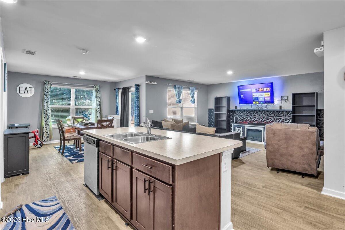 100538073 | Photo 10