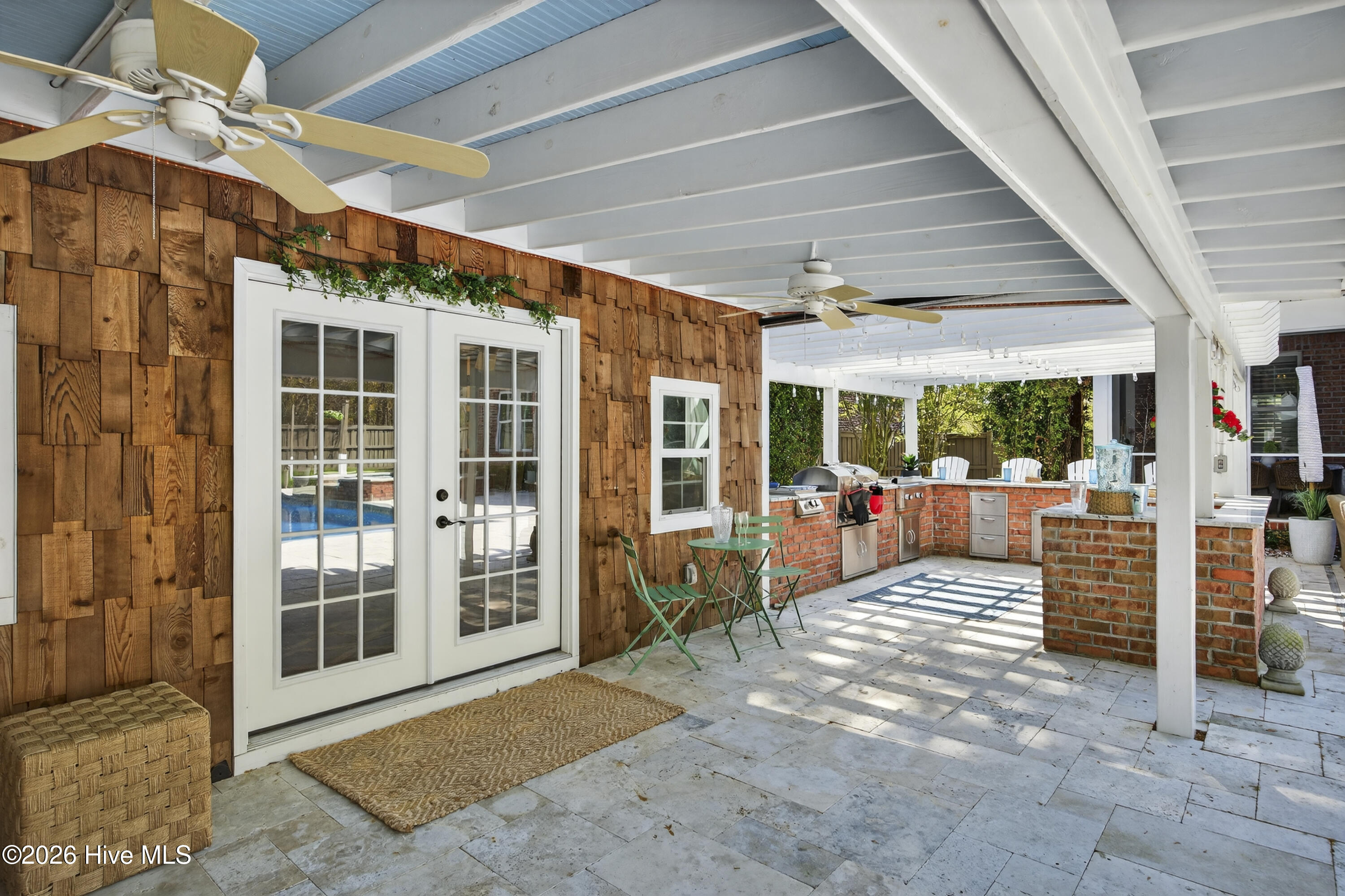 100564665 | Photo 46