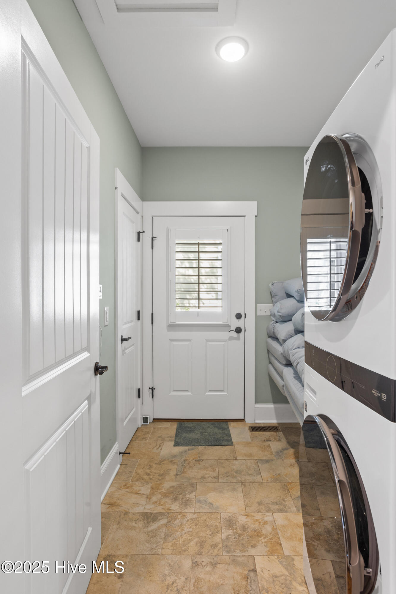 100503358 | Photo 24