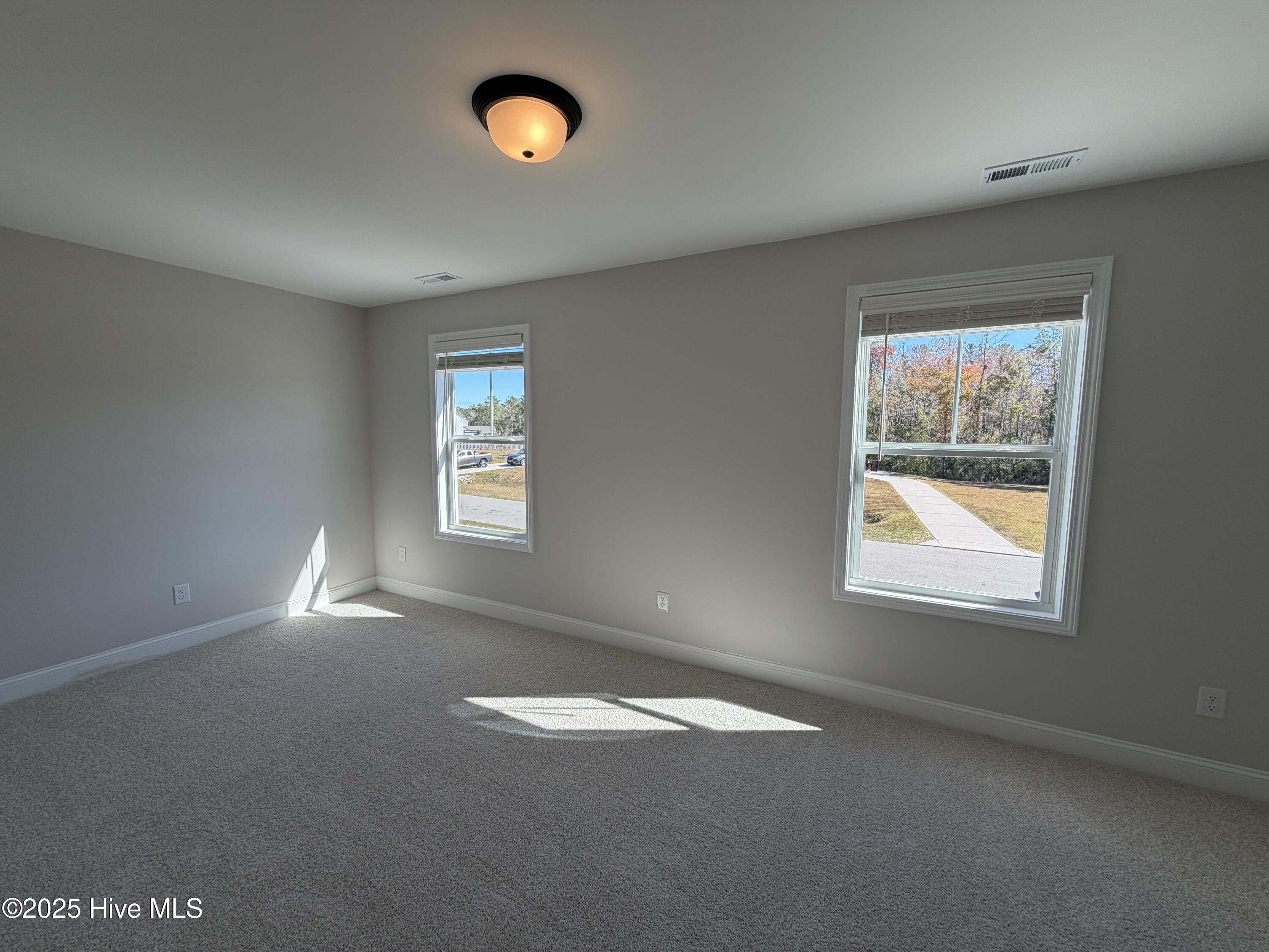 100525999 | Photo 12