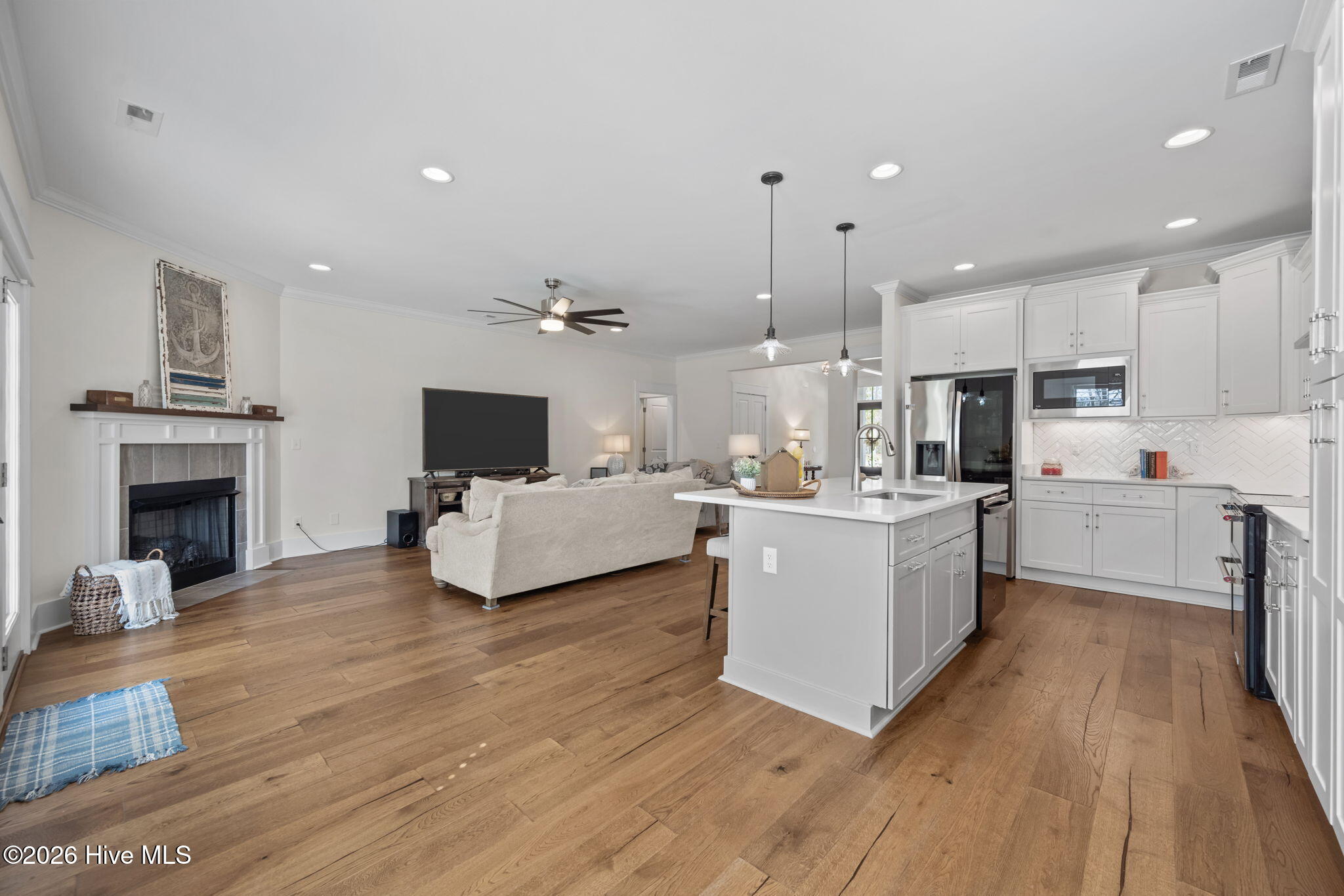 100562487 | Photo 16