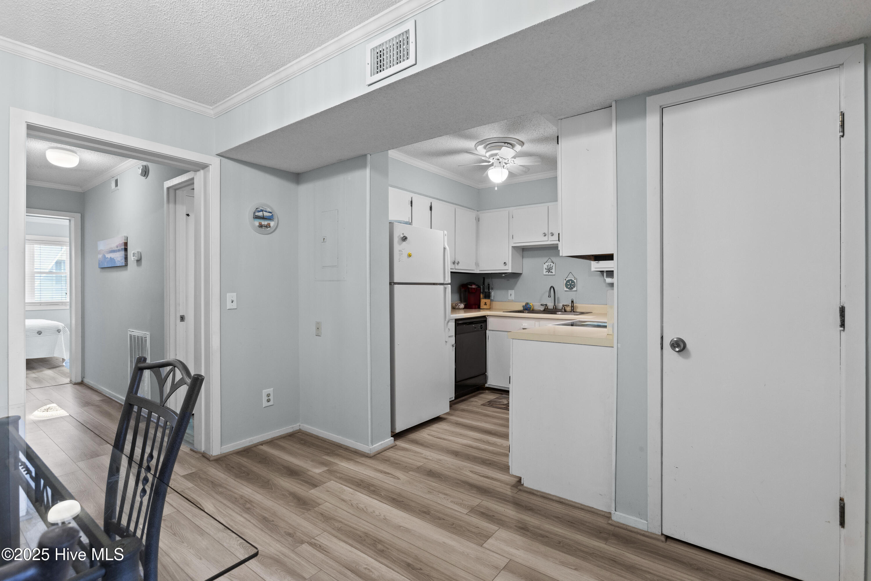 100514890 | Photo 12