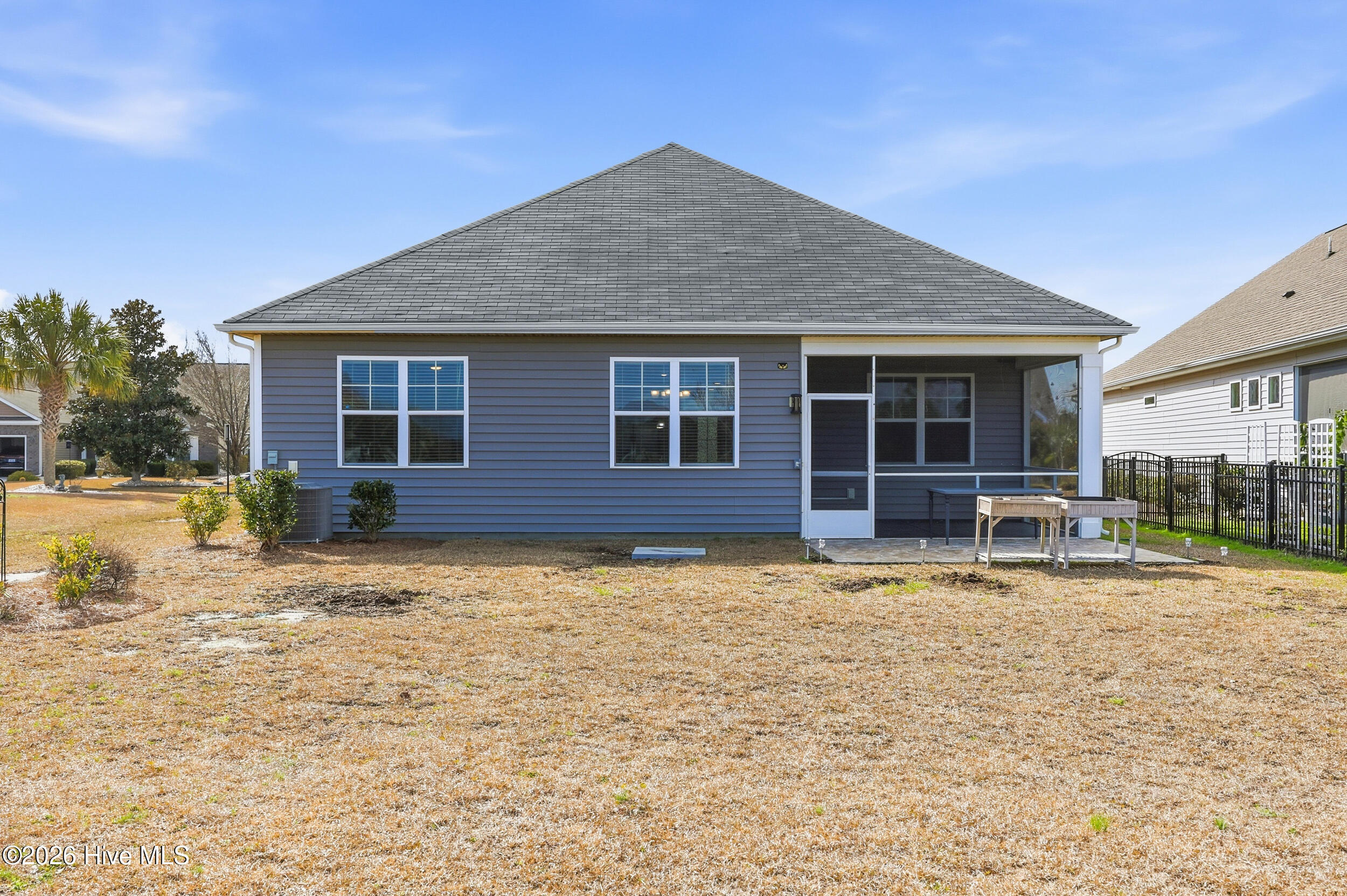 100558001 | Photo 31