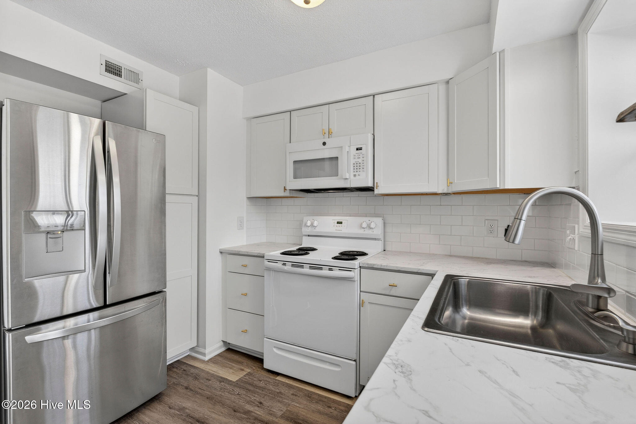 100550883 | Photo 14