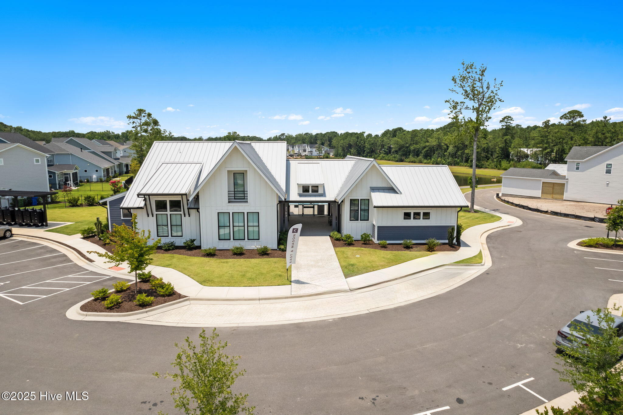 100485304 | Photo 45